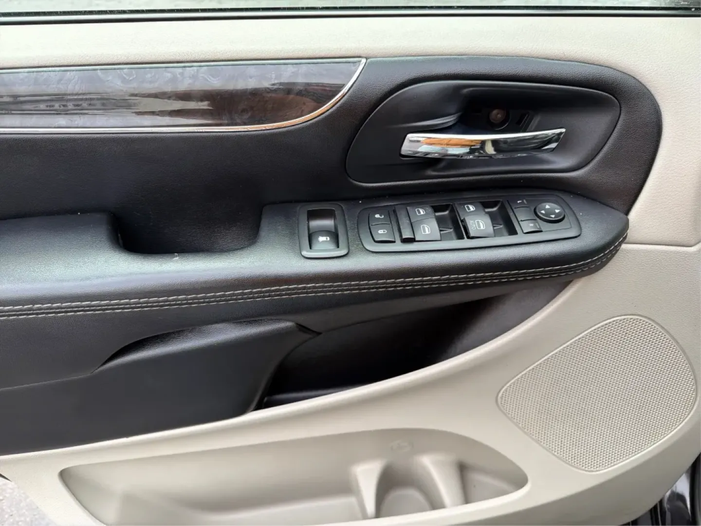 2015 Chrysler Town and Country Touring (2C4RC1BGXFR) with an 3.6L V-6 DOHC engine, 6-Speed Automatic transmission, located at 8750 N County Rd 25A, Piqua, OH, 45356, (937) 908-9800, 40.164391, -84.232513 - Are you a growing family searching for the perfect vehicle that effortlessly balances comfort, space, and style? Look no further! Advantage Car and Credit in Riverside, OH, is thrilled to present this stunning **2015 Chrysler Town and Country Touring**, designed for family adventures and daily com - Photo#19