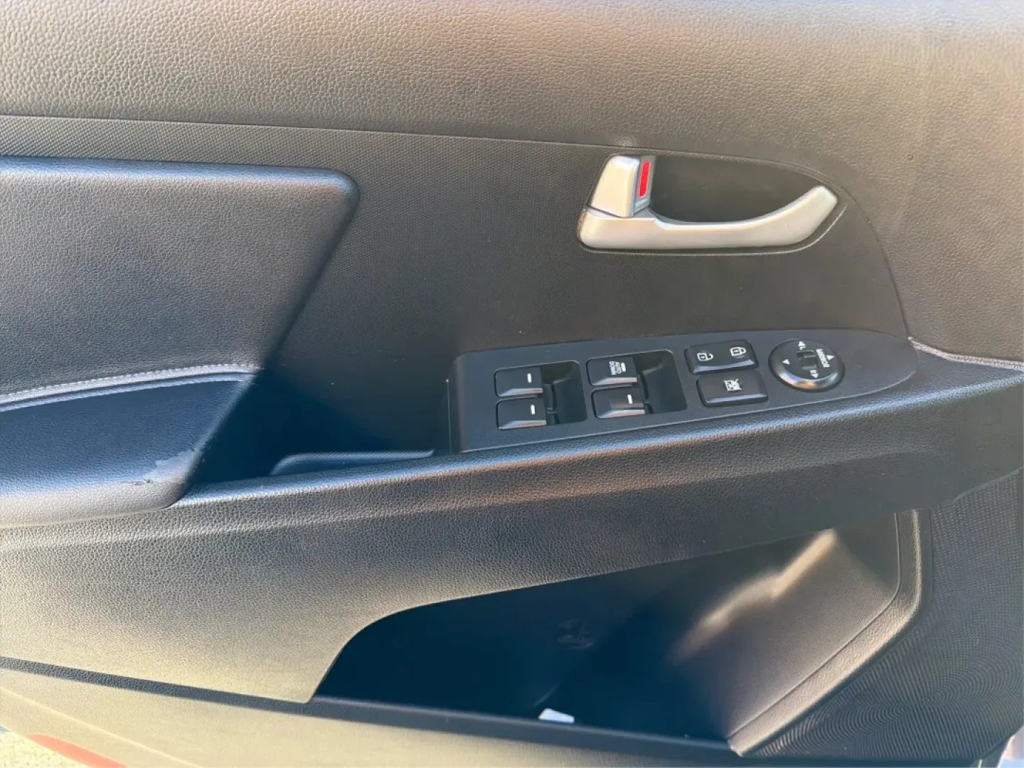 2016 Kia Sportage LX (KNDPBCAC0G7) with an Theta II 2.4L I-4 gasoline direct injection engine, located at 1099 N County Rd 25A, Troy, OH, 45373, (937) 908-9800, 40.057079, -84.212883 - **Adventure Awaits with the 2016 Kia Sportage LX! Perfect for Your Next Family Road Trip or Daily Commute!**<br /> <br /> Are you looking for a versatile vehicle that fits your active lifestyle? Look no further than this stunning 2016 Kia Sportage LX, available now at Advantage Car and Credit in Tro - Photo#17