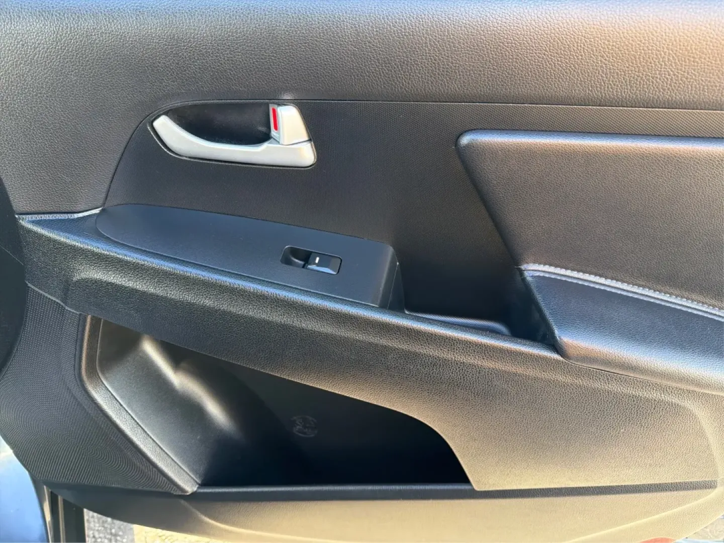 2016 Kia Sportage LX (KNDPBCAC0G7) with an Theta II 2.4L I-4 gasoline direct injection engine, located at 1099 N County Rd 25A, Troy, OH, 45373, (937) 908-9800, 40.057079, -84.212883 - **Adventure Awaits with the 2016 Kia Sportage LX! Perfect for Your Next Family Road Trip or Daily Commute!**<br /> <br /> Are you looking for a versatile vehicle that fits your active lifestyle? Look no further than this stunning 2016 Kia Sportage LX, available now at Advantage Car and Credit in Tro - Photo#18