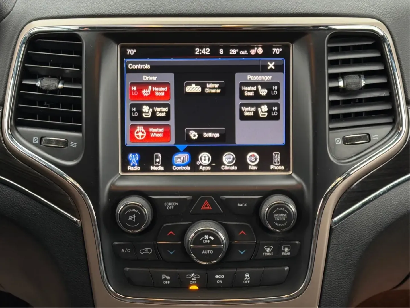 2015 Jeep Grand Cherokee Overland (1C4RJFCT6FC) with an Other engine, located at 1099 N County Rd 25A, Troy, OH, 45373, (937) 908-9800, 40.057079, -84.212883 - **Adventure Awaits: 2015 Jeep Grand Cherokee Overland - Your Perfect Family SUV!**<br /> <br /> If you're looking for a vehicle that perfectly balances comfort, style, and rugged capability, look no further than this stunning 2015 Jeep Grand Cherokee Overland. This SUV is not just a mode of transpor - Photo#13