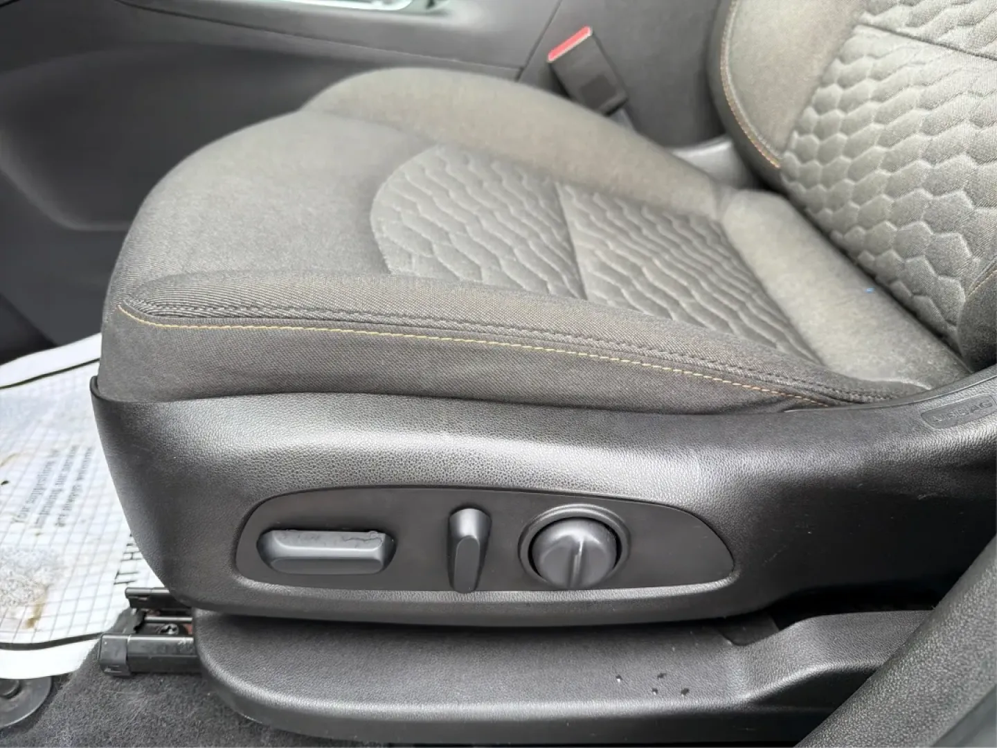 2019 Chevrolet Equinox LT (2GNAXKEV8K6) with an 1.5L I-4 gasoline direct injection engine, located at 880 E. National Road, Vandalia, OH, 45377, (937) 908-9800, 39.891918, -84.183594 - **Adventure Awaits with the 2019 Chevrolet Equinox LT at Advantage Car and Credit - Vandalia!**<br /> <br /> Discover the freedom of the open road with the 2019 Chevrolet Equinox LT, the perfect vehicle for your next adventure or daily commute. Whether you're navigating the bustling streets of Vanda - Photo#18