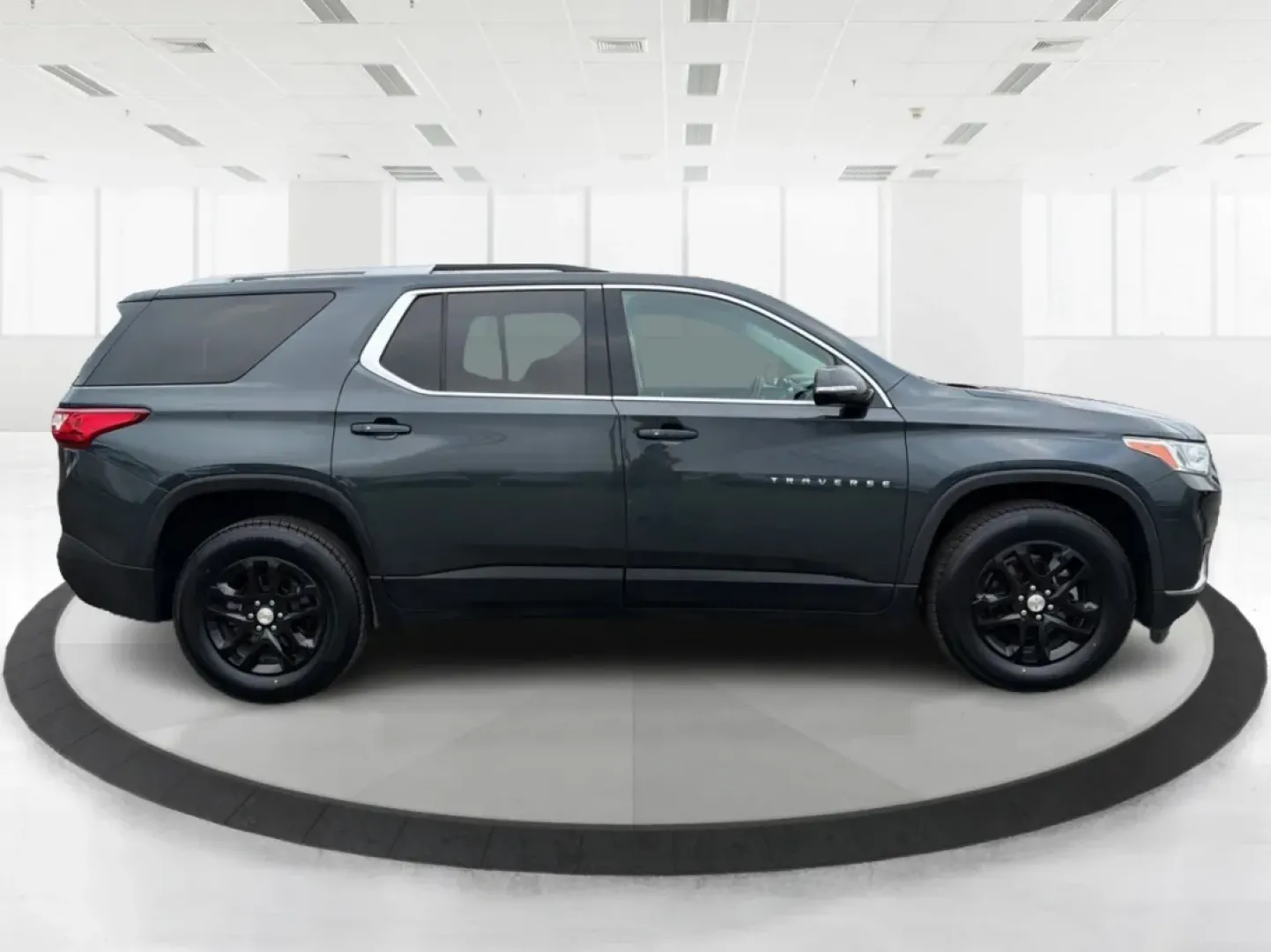 2018 Chevrolet Traverse 1LT (1GNERGKW6JJ) with an 3.6L V-6 gasoline direct injection engine, located at 1184 Kauffman Ave, Fairborn, OH, 45324, (937) 908-9800, 39.807072, -84.030914 - Are you ready to elevate your family's adventures, all while cruising in unparalleled comfort and style? Look no further than this stunning 2018 Chevrolet Traverse 1LT, now available at Advantage Car and Credit in Fairborn, OH! With ample space, cutting-edge technology, and a robust engine, this SUV - Photo#1