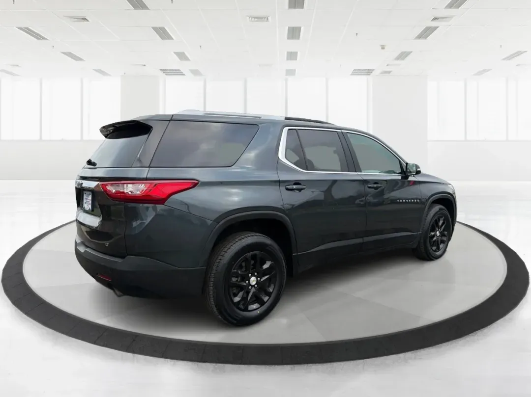 2018 Chevrolet Traverse 1LT (1GNERGKW6JJ) with an 3.6L V-6 gasoline direct injection engine, located at 8750 N County Rd 25A, Piqua, OH, 45356, (937) 908-9800, 40.164391, -84.232513 - Are you ready to elevate your family's adventures, all while cruising in unparalleled comfort and style? Look no further than this stunning 2018 Chevrolet Traverse 1LT, now available at Advantage Car and Credit in Fairborn, OH! With ample space, cutting-edge technology, and a robust engine, this SUV - Photo#2