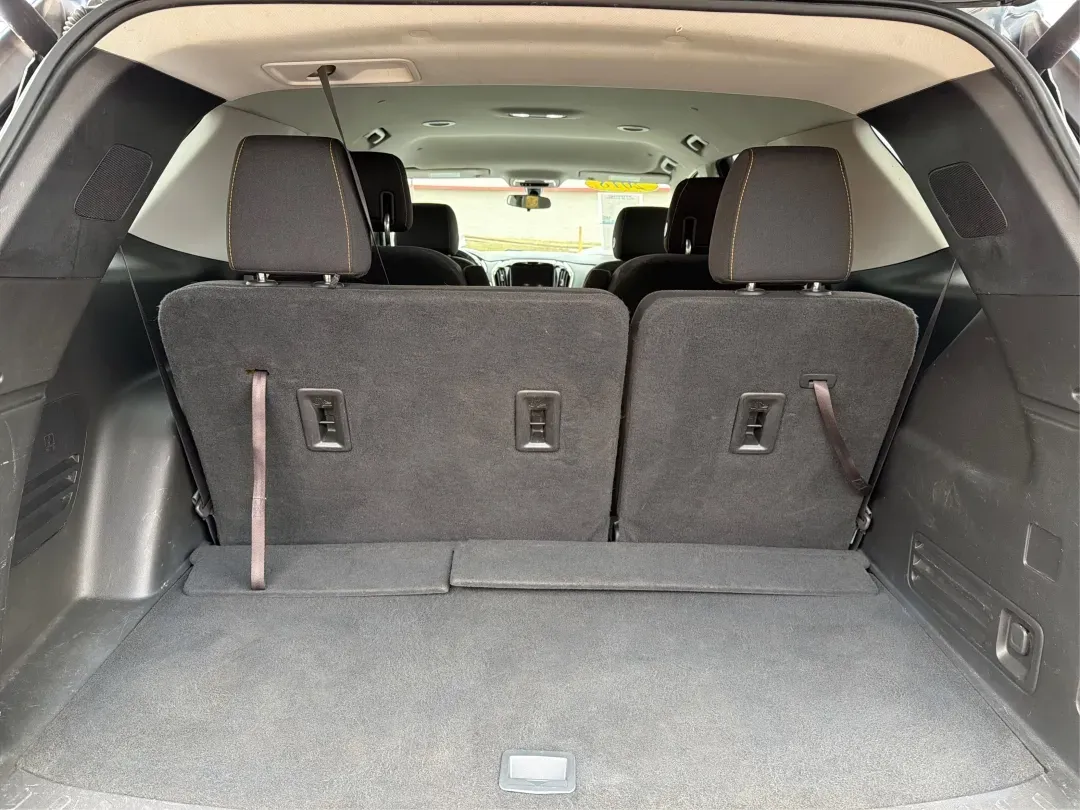 2018 Chevrolet Traverse 1LT (1GNERGKW6JJ) with an 3.6L V-6 gasoline direct injection engine, located at 8750 N County Rd 25A, Piqua, OH, 45356, (937) 908-9800, 40.164391, -84.232513 - Are you ready to elevate your family's adventures, all while cruising in unparalleled comfort and style? Look no further than this stunning 2018 Chevrolet Traverse 1LT, now available at Advantage Car and Credit in Fairborn, OH! With ample space, cutting-edge technology, and a robust engine, this SUV - Photo#12