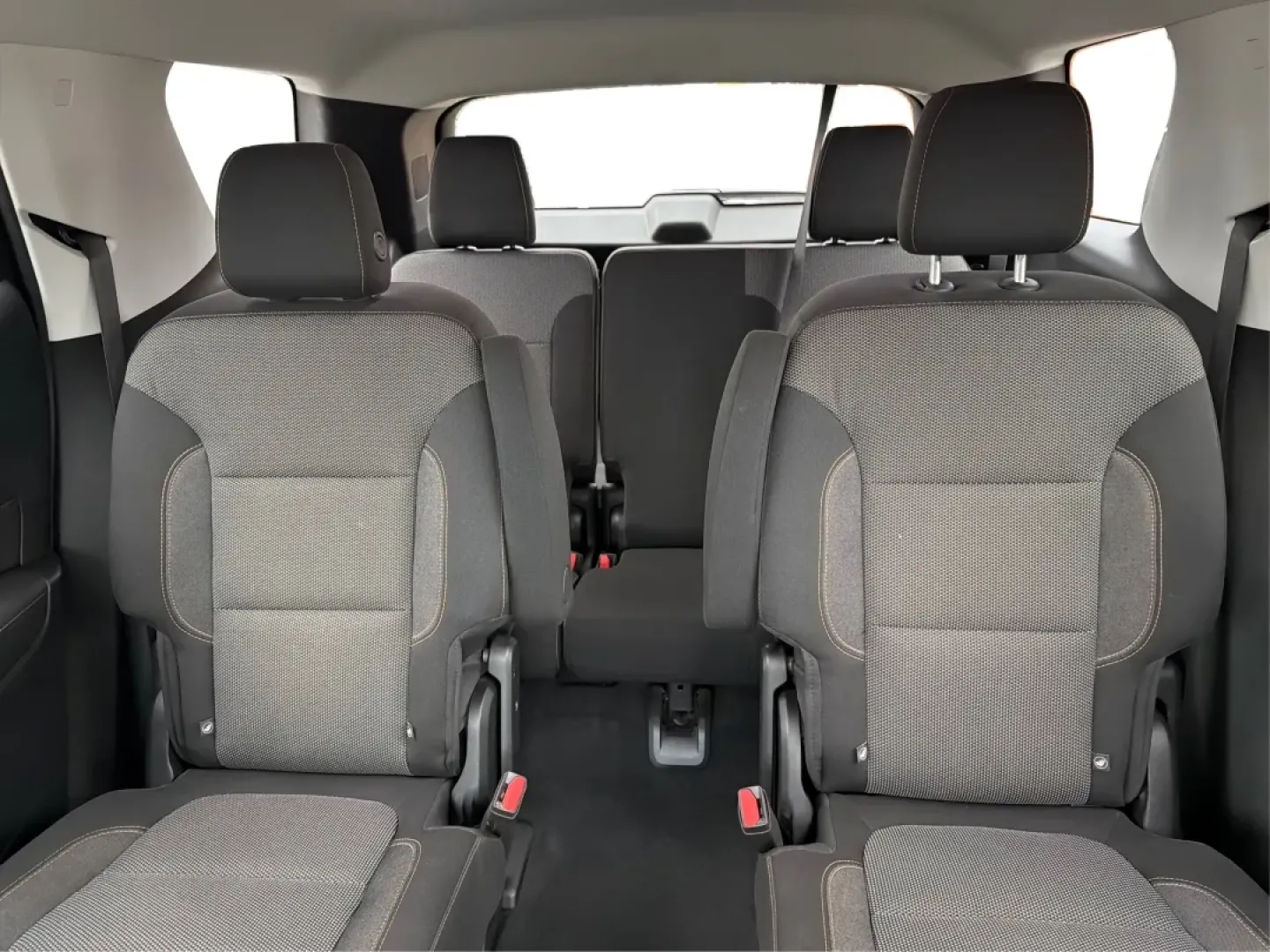 2018 Chevrolet Traverse 1LT (1GNERGKW6JJ) with an 3.6L V-6 gasoline direct injection engine, located at 1184 Kauffman Ave, Fairborn, OH, 45324, (937) 908-9800, 39.807072, -84.030914 - Are you ready to elevate your family's adventures, all while cruising in unparalleled comfort and style? Look no further than this stunning 2018 Chevrolet Traverse 1LT, now available at Advantage Car and Credit in Fairborn, OH! With ample space, cutting-edge technology, and a robust engine, this SUV - Photo#14