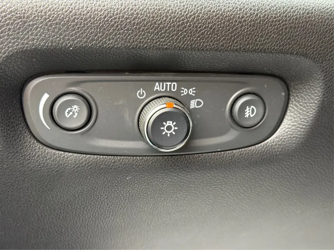 2018 Chevrolet Traverse 1LT (1GNERGKW6JJ) with an 3.6L V-6 gasoline direct injection engine, located at 8750 N County Rd 25A, Piqua, OH, 45356, (937) 908-9800, 40.164391, -84.232513 - Are you ready to elevate your family's adventures, all while cruising in unparalleled comfort and style? Look no further than this stunning 2018 Chevrolet Traverse 1LT, now available at Advantage Car and Credit in Fairborn, OH! With ample space, cutting-edge technology, and a robust engine, this SUV - Photo#17