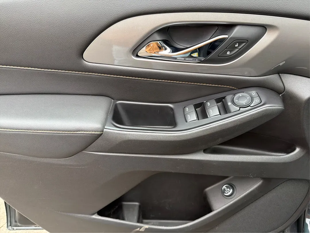 2018 Chevrolet Traverse 1LT (1GNERGKW6JJ) with an 3.6L V-6 gasoline direct injection engine, located at 8750 N County Rd 25A, Piqua, OH, 45356, (937) 908-9800, 40.164391, -84.232513 - Are you ready to elevate your family's adventures, all while cruising in unparalleled comfort and style? Look no further than this stunning 2018 Chevrolet Traverse 1LT, now available at Advantage Car and Credit in Fairborn, OH! With ample space, cutting-edge technology, and a robust engine, this SUV - Photo#19