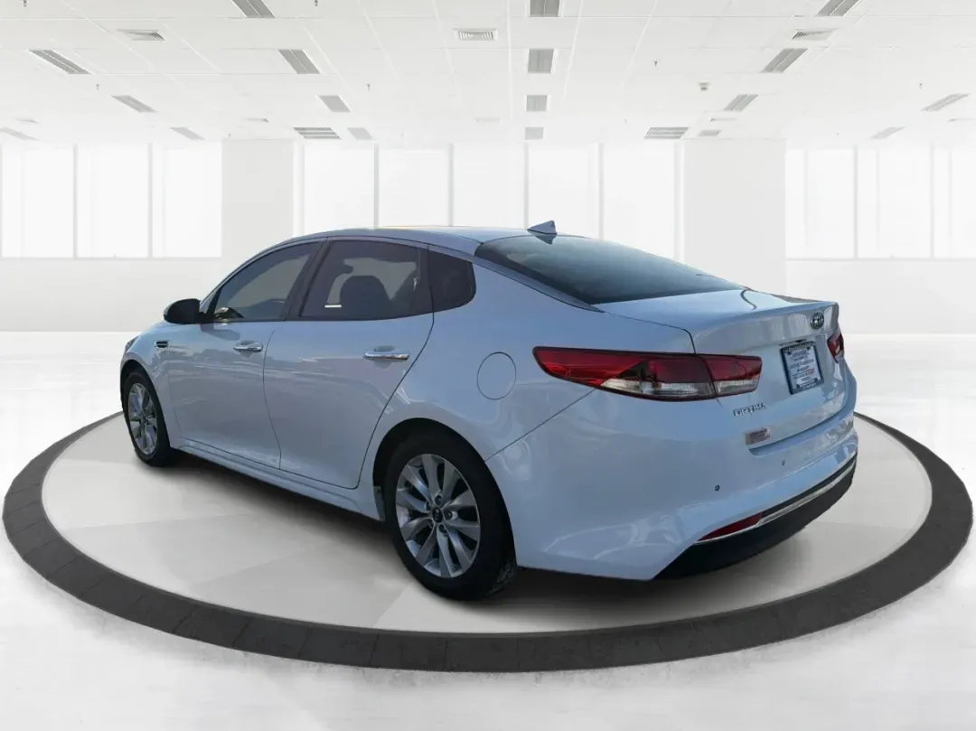 2018 Kia Optima LX (5XXGT4L39JG) with an Theta II 2.4L I-4 gasoline direct injection engine, located at 1099 N County Rd 25A, Troy, OH, 45373, (937) 908-9800, 40.057079, -84.212883 - Discover the perfect blend of style, comfort, and reliability with the 2018 Kia Optima LX, now available at Advantage Car and Credit in New Carlisle, OH. This sedan is designed for those who appreciate a smooth driving experience and high-end features, making it an ideal choice for budget-conscious - Photo#4