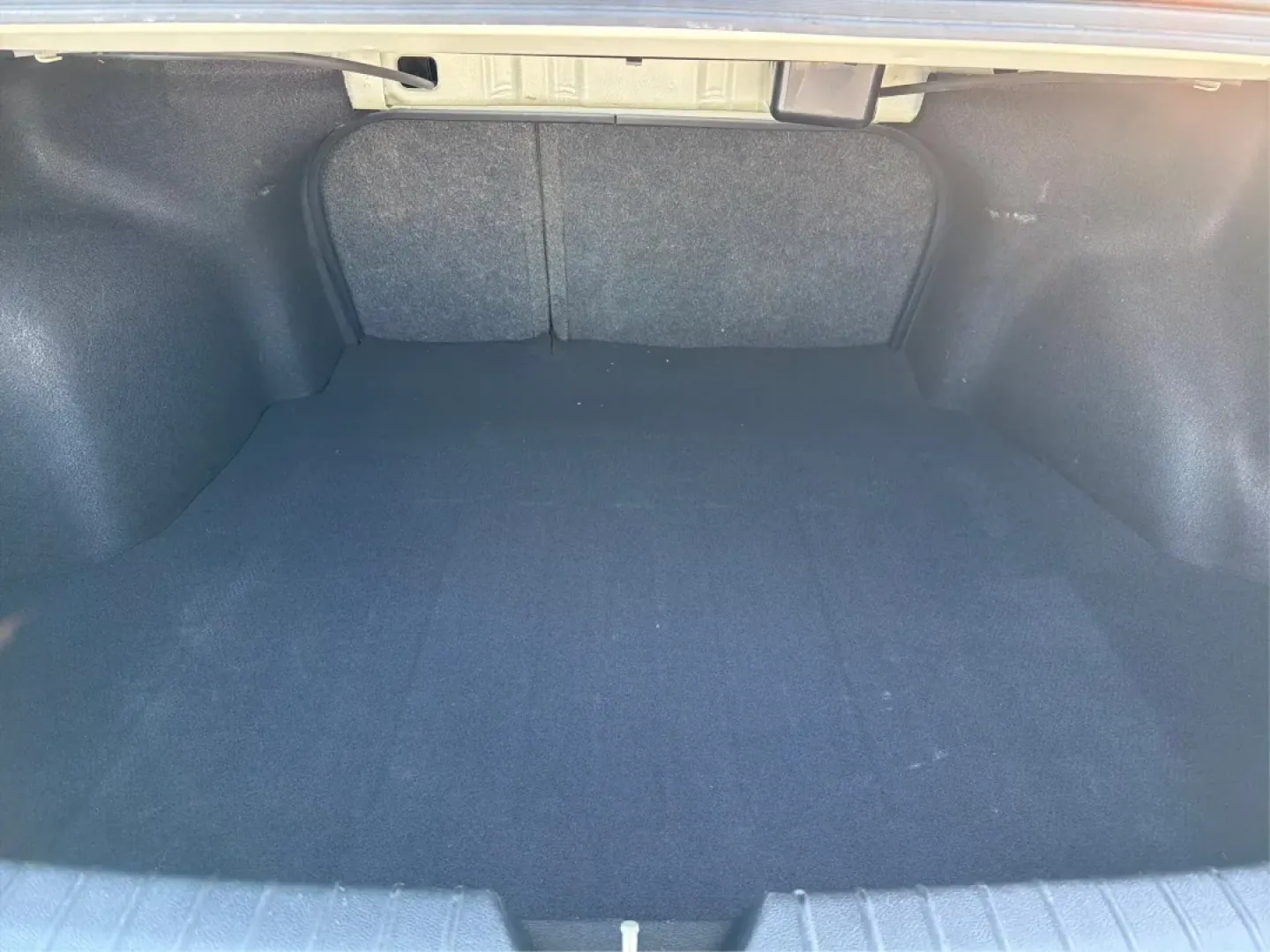 2018 Kia Optima LX (5XXGT4L39JG) with an Theta II 2.4L I-4 gasoline direct injection engine, 6A transmission, located at 1099 N County Rd 25A, Troy, OH, 45373, (937) 908-9800, 40.057079, -84.212883 - Discover the perfect blend of style, comfort, and reliability with the 2018 Kia Optima LX, now available at Advantage Car and Credit in New Carlisle, OH. This sedan is designed for those who appreciate a smooth driving experience and high-end features, making it an ideal choice for budget-conscious - Photo#12