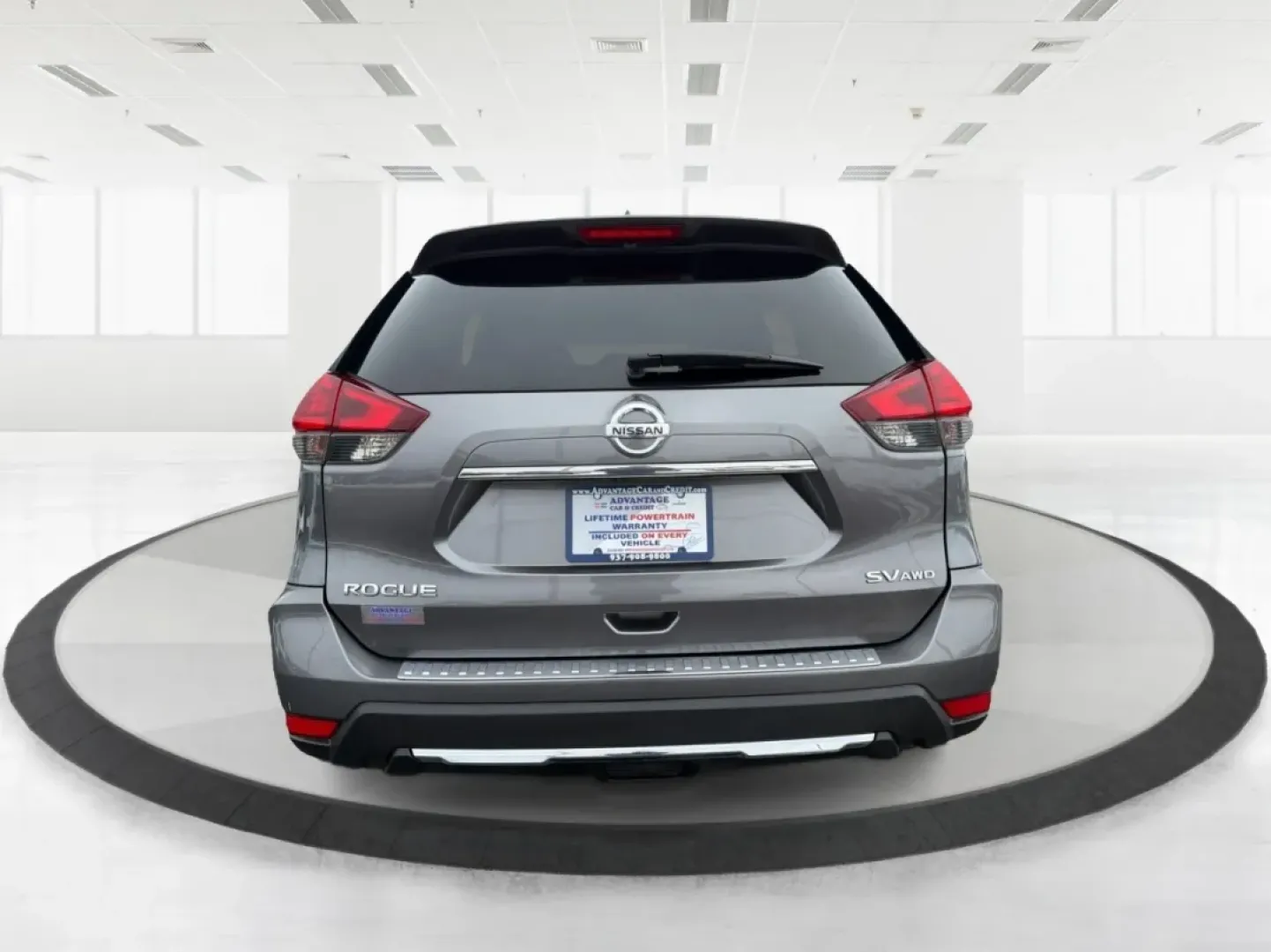 2017 Nissan Rogue SV (5N1AT2MV8HC) with an 2.5L I-4 DOHC engine, CVT transmission, located at 401 Woodman Dr, Riverside, OH, 45431, (937) 908-9800, 39.760899, -84.123421 - **Adventure Awaits with the 2017 Nissan Rogue SV Perfect for Growing Families!**<br /> <br /> Are you in search of a reliable SUV that fits your active lifestyle? Look no further than this 2017 Nissan Rogue SV, available now at Advantage Car and Credit - Troy! This spacious sport utility vehicle is - Photo#3