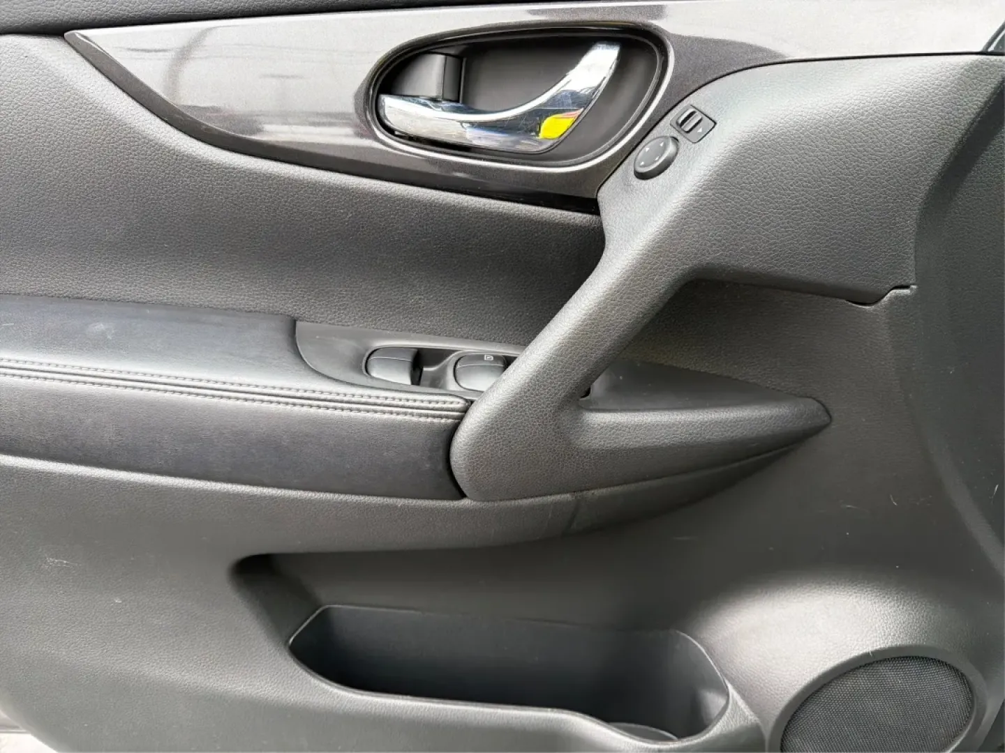 2017 Nissan Rogue SV (5N1AT2MV8HC) with an 2.5L I-4 DOHC engine, CVT transmission, located at 401 Woodman Dr, Riverside, OH, 45431, (937) 908-9800, 39.760899, -84.123421 - **Adventure Awaits with the 2017 Nissan Rogue SV Perfect for Growing Families!**<br /> <br /> Are you in search of a reliable SUV that fits your active lifestyle? Look no further than this 2017 Nissan Rogue SV, available now at Advantage Car and Credit - Troy! This spacious sport utility vehicle is - Photo#17