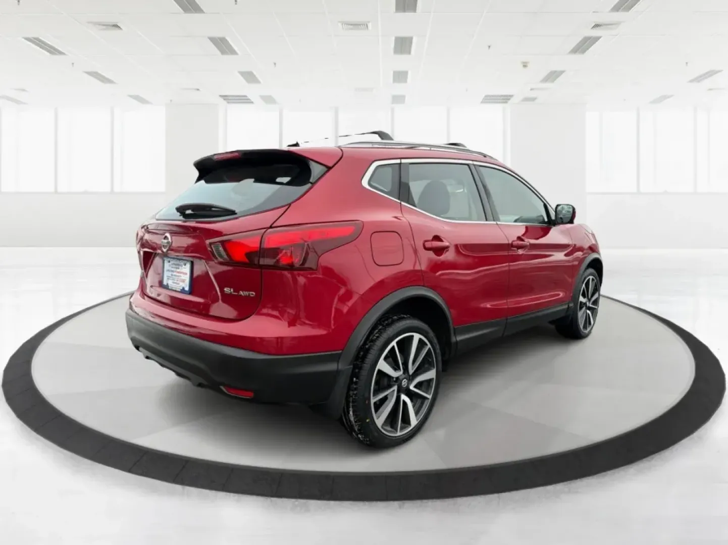 2018 Nissan Rogue SL (JN1BJ1CRXJW) with an 2L I-4 gasoline direct injection engine, located at 880 E. National Road, Vandalia, OH, 45377, (937) 908-9800, 39.891918, -84.183594 - **Adventure Awaits with the 2018 Nissan Rogue SL at Advantage Car and Credit - Fairborn!**<br /> <br /> Are you ready to elevate your driving experience and create unforgettable memories on the road? The 2018 Nissan Rogue SL is the ideal companion for growing families, weekend adventurers, or anyone - Photo#2