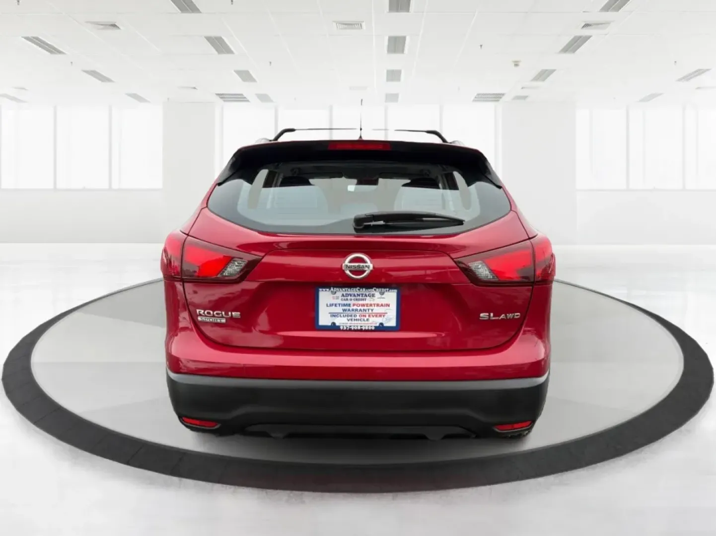 2018 Nissan Rogue SL (JN1BJ1CRXJW) with an 2L I-4 gasoline direct injection engine, located at 880 E. National Road, Vandalia, OH, 45377, (937) 908-9800, 39.891918, -84.183594 - **Adventure Awaits with the 2018 Nissan Rogue SL at Advantage Car and Credit - Fairborn!**<br /> <br /> Are you ready to elevate your driving experience and create unforgettable memories on the road? The 2018 Nissan Rogue SL is the ideal companion for growing families, weekend adventurers, or anyone - Photo#3