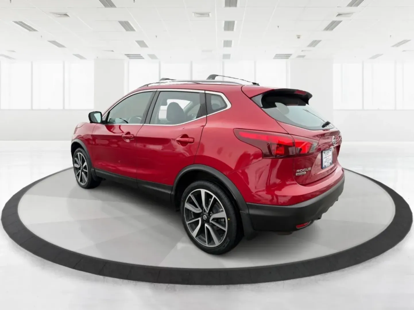 2018 Nissan Rogue SL (JN1BJ1CRXJW) with an 2L I-4 gasoline direct injection engine, located at 880 E. National Road, Vandalia, OH, 45377, (937) 908-9800, 39.891918, -84.183594 - **Adventure Awaits with the 2018 Nissan Rogue SL at Advantage Car and Credit - Fairborn!**<br /> <br /> Are you ready to elevate your driving experience and create unforgettable memories on the road? The 2018 Nissan Rogue SL is the ideal companion for growing families, weekend adventurers, or anyone - Photo#4