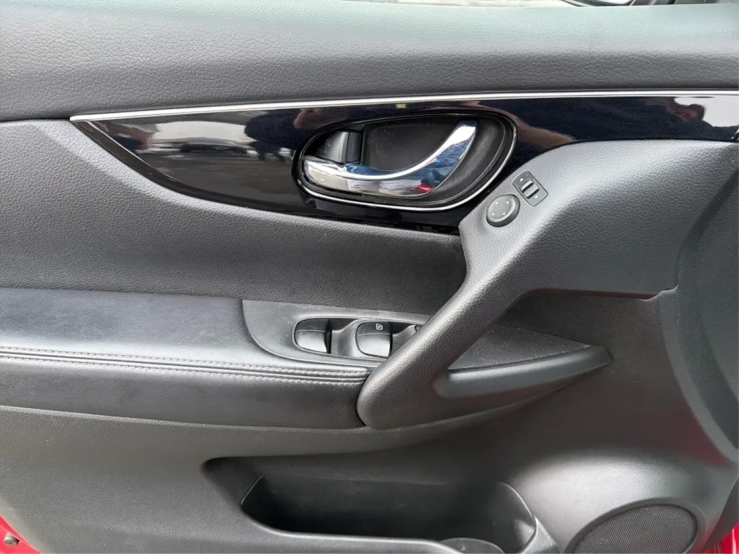 2018 Nissan Rogue SL (JN1BJ1CRXJW) with an 2L I-4 gasoline direct injection engine, located at 880 E. National Road, Vandalia, OH, 45377, (937) 908-9800, 39.891918, -84.183594 - **Adventure Awaits with the 2018 Nissan Rogue SL at Advantage Car and Credit - Fairborn!**<br /> <br /> Are you ready to elevate your driving experience and create unforgettable memories on the road? The 2018 Nissan Rogue SL is the ideal companion for growing families, weekend adventurers, or anyone - Photo#18