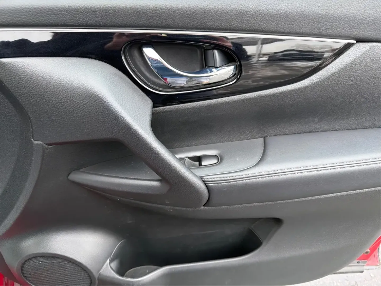 2018 Nissan Rogue SL (JN1BJ1CRXJW) with an 2L I-4 gasoline direct injection engine, located at 880 E. National Road, Vandalia, OH, 45377, (937) 908-9800, 39.891918, -84.183594 - **Adventure Awaits with the 2018 Nissan Rogue SL at Advantage Car and Credit - Fairborn!**<br /> <br /> Are you ready to elevate your driving experience and create unforgettable memories on the road? The 2018 Nissan Rogue SL is the ideal companion for growing families, weekend adventurers, or anyone - Photo#19