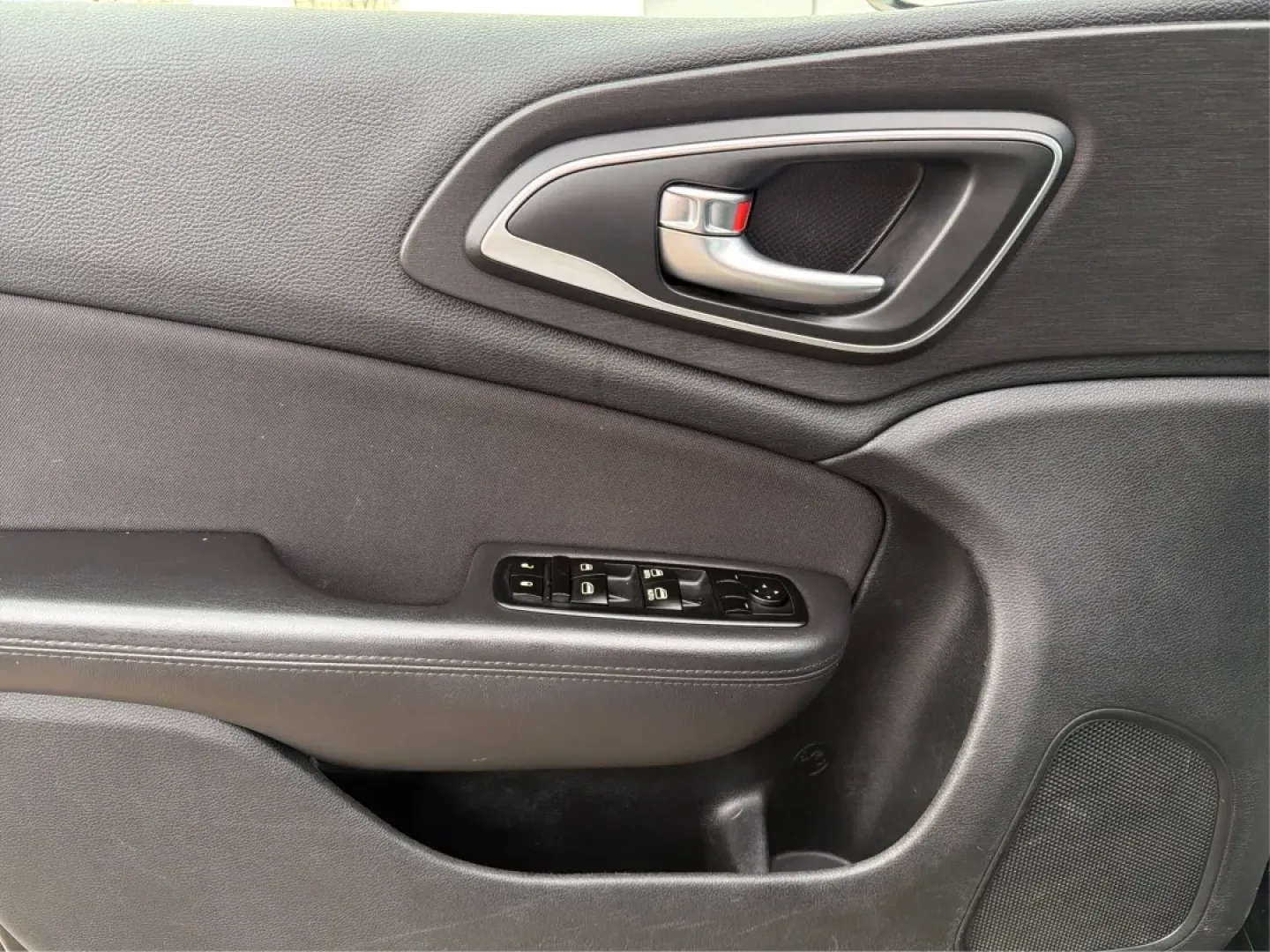 2015 Chrysler 200 Limited (1C3CCCAB3FN) with an 2.4L L4 DOHC 16V engine, 9-Speed Automatic transmission, located at 880 E. National Road, Vandalia, OH, 45377, (937) 908-9800, 39.891918, -84.183594 - **Elevate Your Everyday Commute with the 2015 Chrysler 200 Limited**<br /> <br /> Are you searching for a stylish and reliable sedan that can effortlessly handle your daily commutes and weekend adventures? Look no further than this stunning 2015 Chrysler 200 Limited, available now at Advantage Car a - Photo#19