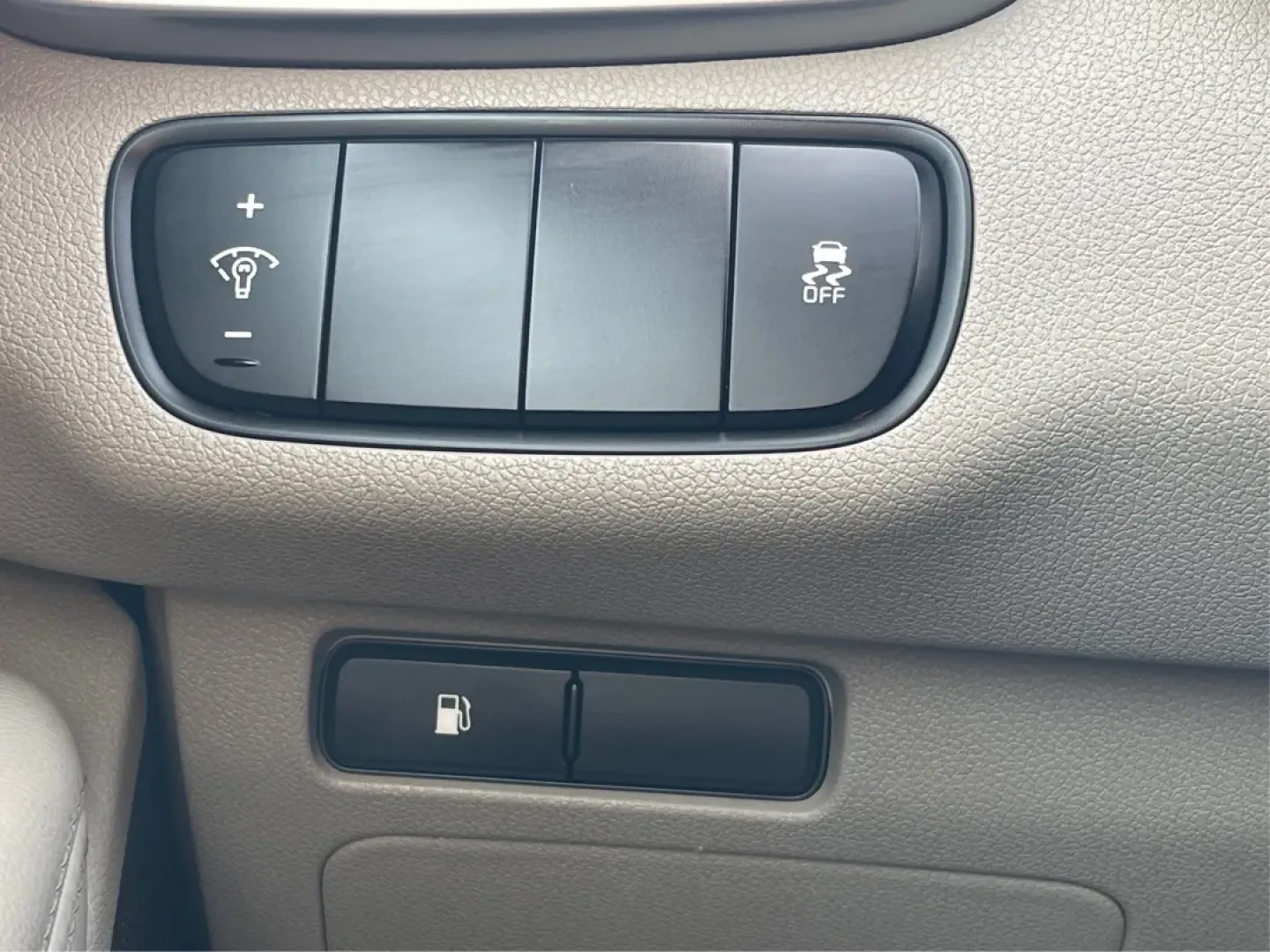 2017 Kia Sorento 2.4L LX (5XYPG4A37HG) with an 2.4L I-4 gasoline direct injection engine, located at 1951 S Dayton Lakeview Rd., New Carlisle, OH, 45344, (937) 908-9800, 39.890999, -84.050255 - **Adventure Awaits: Drive Home the 2017 Kia Sorento LX from Advantage Car and Credit!**<br /> <br /> Are you ready to embark on weekend adventures, family road trips, or daily commutes? The 2017 Kia Sorento LX, available at Advantage Car and Credit in New Carlisle, OH, is the perfect companion for e - Photo#17