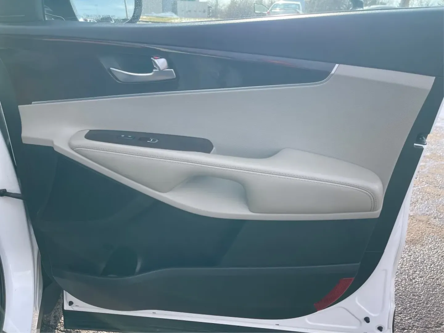 2017 Kia Sorento 2.4L LX (5XYPG4A37HG) with an 2.4L I-4 gasoline direct injection engine, located at 1951 S Dayton Lakeview Rd., New Carlisle, OH, 45344, (937) 908-9800, 39.890999, -84.050255 - **Adventure Awaits: Drive Home the 2017 Kia Sorento LX from Advantage Car and Credit!**<br /> <br /> Are you ready to embark on weekend adventures, family road trips, or daily commutes? The 2017 Kia Sorento LX, available at Advantage Car and Credit in New Carlisle, OH, is the perfect companion for e - Photo#20