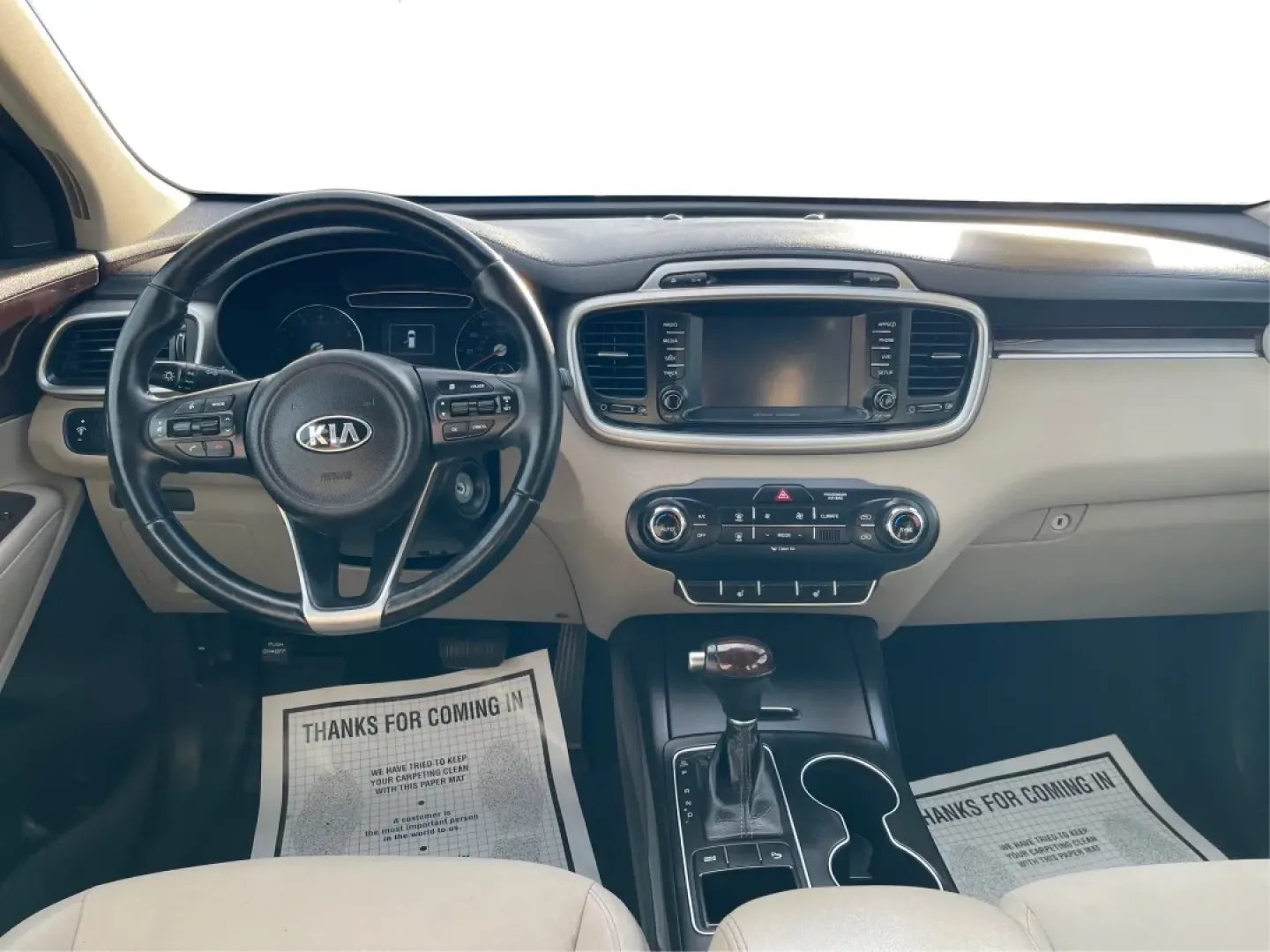 2017 Kia Sorento 2.4L LX (5XYPG4A37HG) with an 2.4L I-4 gasoline direct injection engine, located at 1951 S Dayton Lakeview Rd., New Carlisle, OH, 45344, (937) 908-9800, 39.890999, -84.050255 - **Adventure Awaits: Drive Home the 2017 Kia Sorento LX from Advantage Car and Credit!**<br /> <br /> Are you ready to embark on weekend adventures, family road trips, or daily commutes? The 2017 Kia Sorento LX, available at Advantage Car and Credit in New Carlisle, OH, is the perfect companion for e - Photo#21