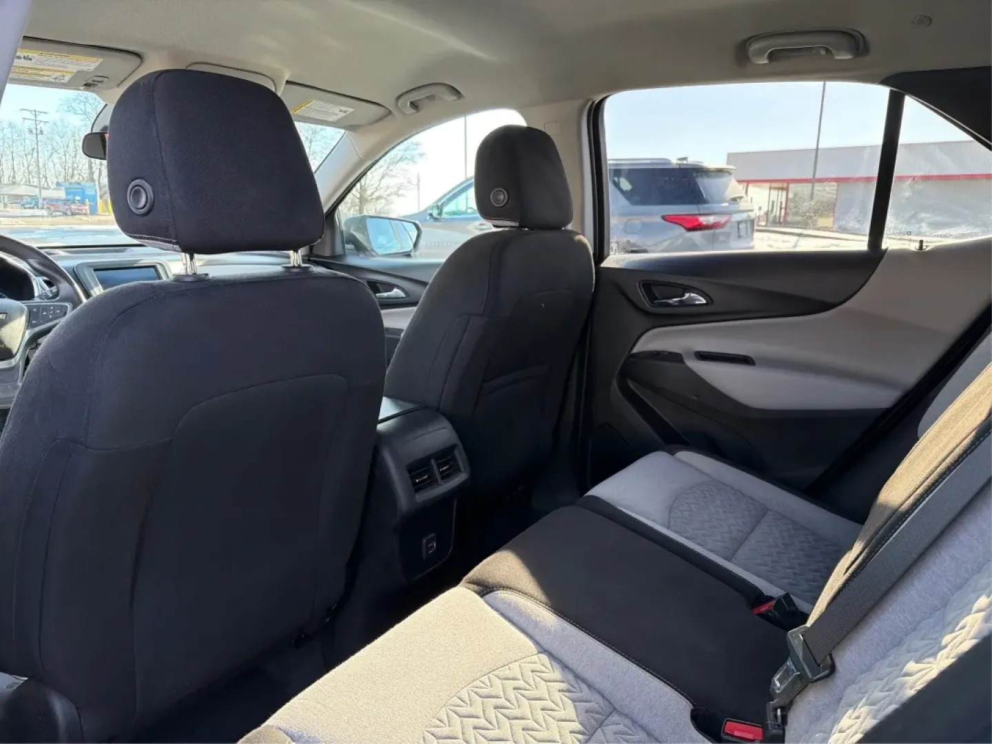 2022 Chevrolet Equinox AWD 1FL (2GNAX5EV4N6) with an 1.5L I-4 gasoline direct injection engine, 6A transmission, located at 8750 N County Rd 25A, Piqua, OH, 45356, (937) 908-9800, 40.164391, -84.232513 - **Discover Your Next Adventure with the 2022 Chevrolet Equinox at Advantage Car and Credit - New Carlisle!**<br /> <br /> If you're in the market for a versatile SUV that effortlessly blends family-friendly features with modern technology, look no further than this stunning 2022 Chevrolet Equinox. P - Photo#10