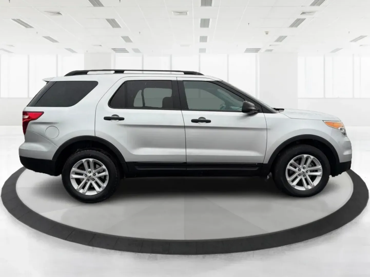 2015 Ford Explorer Base (1FM5K8B82FG) with an Other engine, located at 1230 East Main St, Xenia, OH, 45385, (937) 908-9800, 39.688026, -83.910172 - **Adventure Awaits: Explore New Horizons with the 2015 Ford Explorer from Advantage Car and Credit - Piqua!**<br /> <br /> Are you ready to elevate your driving experience and embrace life's adventures? Whether you're planning family outings, commuting to work, or embarking on weekend getaways, the - Photo#1