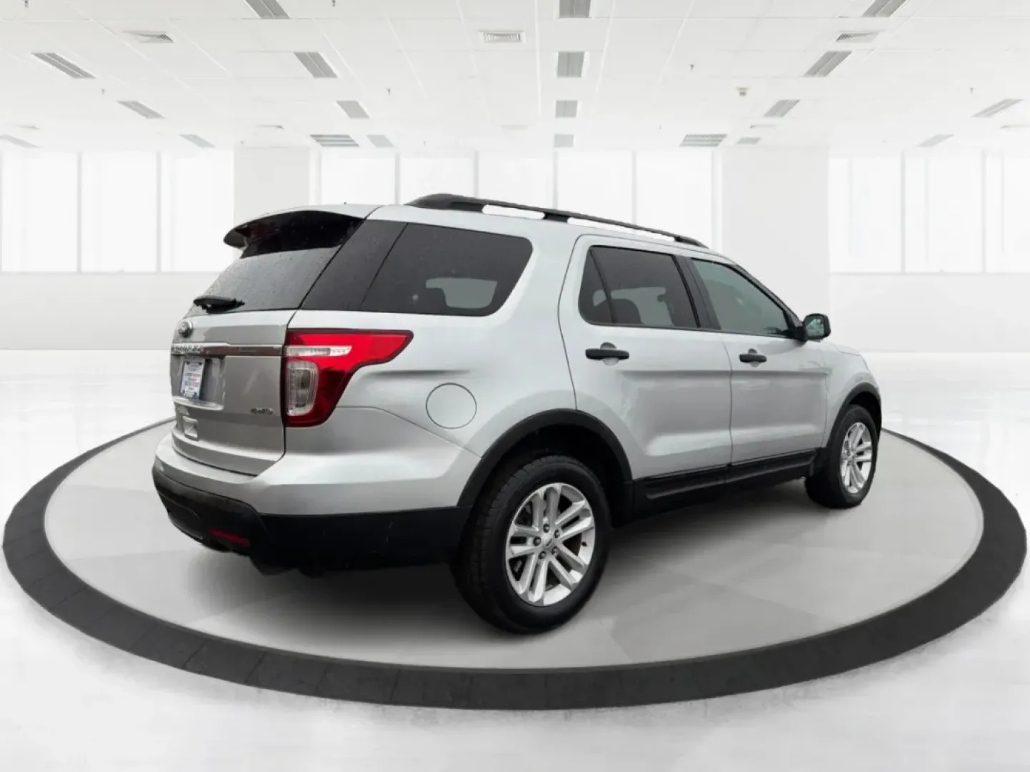 2015 Ford Explorer Base (1FM5K8B82FG) with an Other engine, located at 1230 East Main St, Xenia, OH, 45385, (937) 908-9800, 39.688026, -83.910172 - **Adventure Awaits: Explore New Horizons with the 2015 Ford Explorer from Advantage Car and Credit - Piqua!**<br /> <br /> Are you ready to elevate your driving experience and embrace life's adventures? Whether you're planning family outings, commuting to work, or embarking on weekend getaways, the - Photo#2