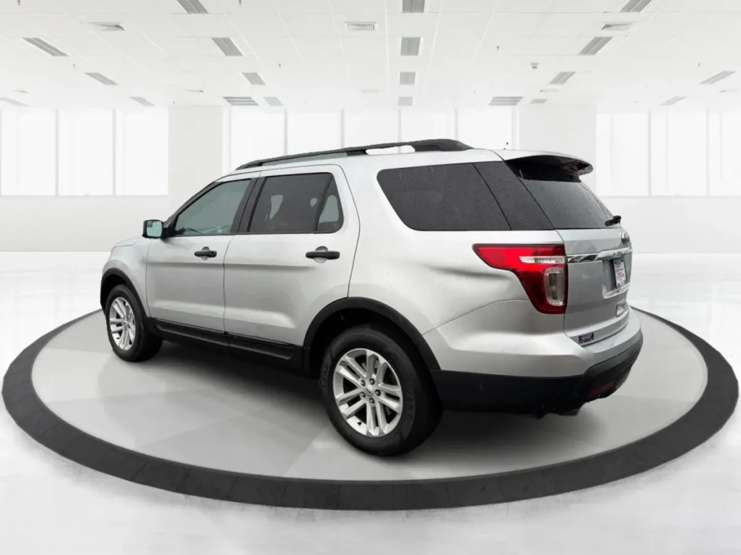 2015 Ford Explorer Base (1FM5K8B82FG) with an Other engine, located at 1230 East Main St, Xenia, OH, 45385, (937) 908-9800, 39.688026, -83.910172 - **Adventure Awaits: Explore New Horizons with the 2015 Ford Explorer from Advantage Car and Credit - Piqua!**<br /> <br /> Are you ready to elevate your driving experience and embrace life's adventures? Whether you're planning family outings, commuting to work, or embarking on weekend getaways, the - Photo#4