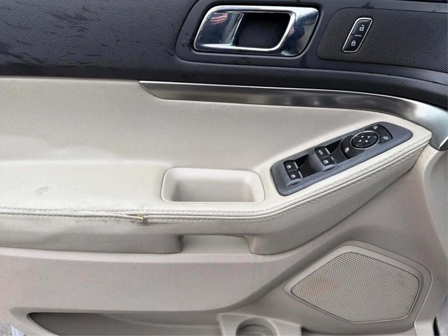 2015 Ford Explorer Base (1FM5K8B82FG) with an Other engine, located at 1230 East Main St, Xenia, OH, 45385, (937) 908-9800, 39.688026, -83.910172 - **Adventure Awaits: Explore New Horizons with the 2015 Ford Explorer from Advantage Car and Credit - Piqua!**<br /> <br /> Are you ready to elevate your driving experience and embrace life's adventures? Whether you're planning family outings, commuting to work, or embarking on weekend getaways, the - Photo#19