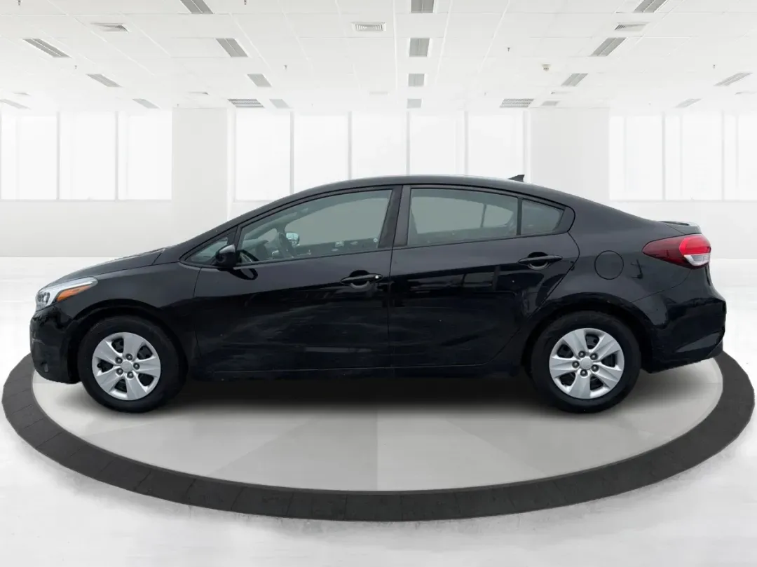 2018 Kia Forte LX (3KPFK4A71JE) with an 2L I-4 DOHC engine, located at 1951 S Dayton Lakeview Rd., New Carlisle, OH, 45344, (937) 908-9800, 39.890999, -84.050255 - **Discover Your Next Adventure with the 2018 Kia Forte at Advantage Car and Credit!**<br /> <br /> Are you in the market for a reliable and stylish sedan that accommodates your busy lifestyle? Look no further than this stunning 2018 Kia Forte LX, available now at Advantage Car and Credit in New Carl - Photo#5