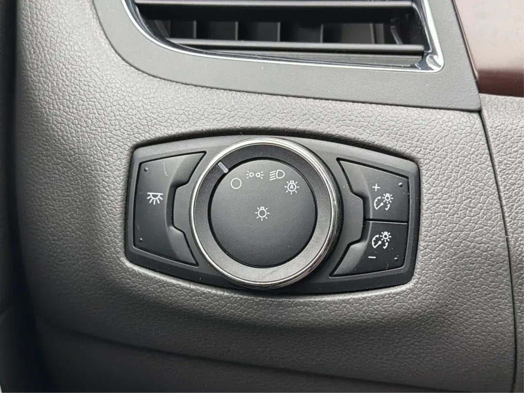 2014 Ford Edge Limited (2FMDK4KC2EB) with an 3.5L V-6 DOHC engine, located at 8750 N County Rd 25A, Piqua, OH, 45356, (937) 908-9800, 40.164391, -84.232513 - 2014 Ford Edge Limited - Photo#16