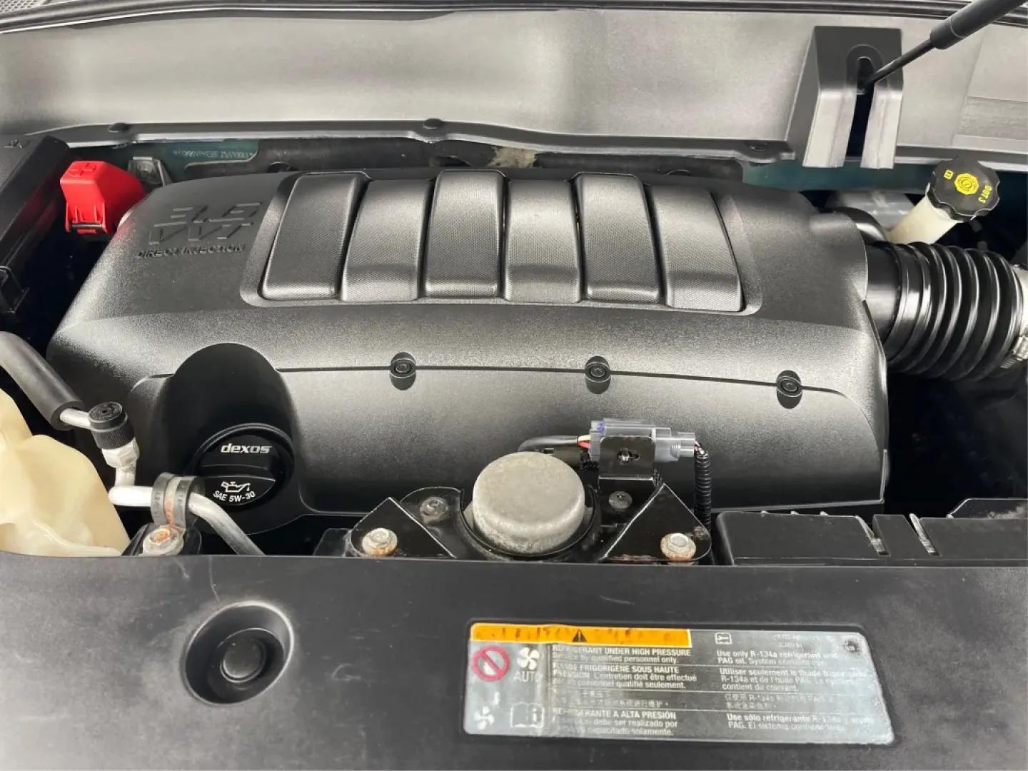 2015 GMC Acadia SLE-2 (1GKKVPKD6FJ) with an 3.6L V-6 gasoline direct injection engine, located at 1230 East Main St, Xenia, OH, 45385, (937) 908-9800, 39.688026, -83.910172 - Third Row - Photo#4