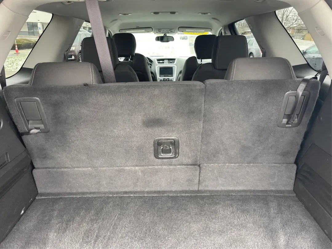 2015 GMC Acadia SLE-2 (1GKKVPKD6FJ) with an 3.6L V-6 gasoline direct injection engine, located at 8750 N County Rd 25A, Piqua, OH, 45356, (937) 908-9800, 40.164391, -84.232513 - Third Row - Photo#5