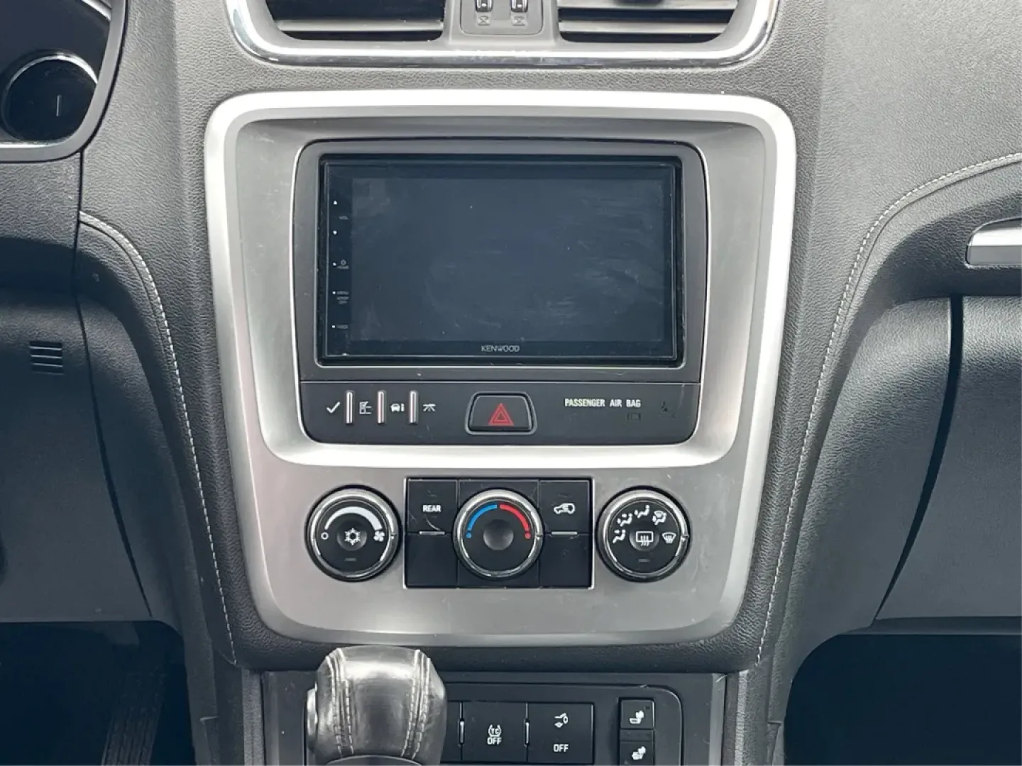 2015 GMC Acadia SLE-2 (1GKKVPKD6FJ) with an 3.6L V-6 gasoline direct injection engine, located at 1230 East Main St, Xenia, OH, 45385, (937) 908-9800, 39.688026, -83.910172 - Third Row - Photo#6