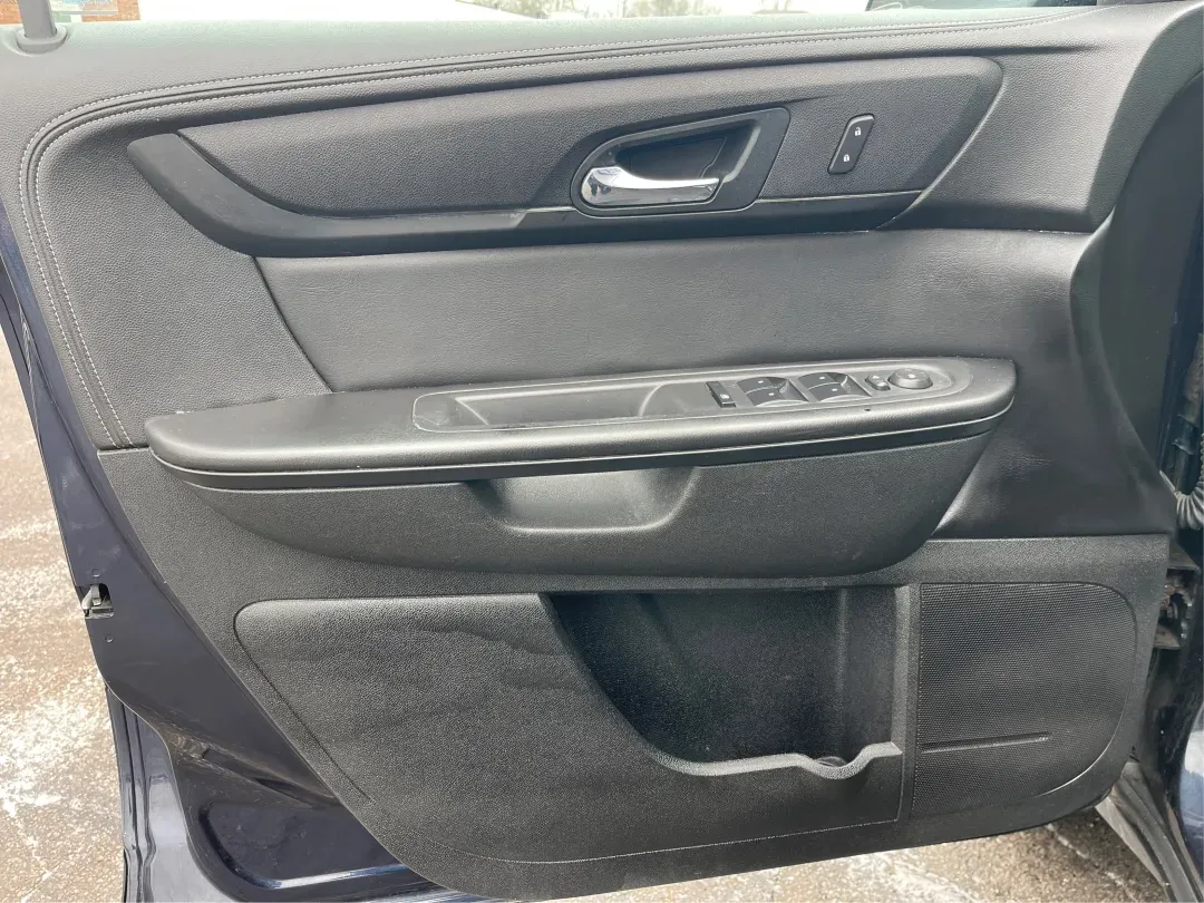 2015 GMC Acadia SLE-2 (1GKKVPKD6FJ) with an 3.6L V-6 gasoline direct injection engine, located at 8750 N County Rd 25A, Piqua, OH, 45356, (937) 908-9800, 40.164391, -84.232513 - Third Row - Photo#12