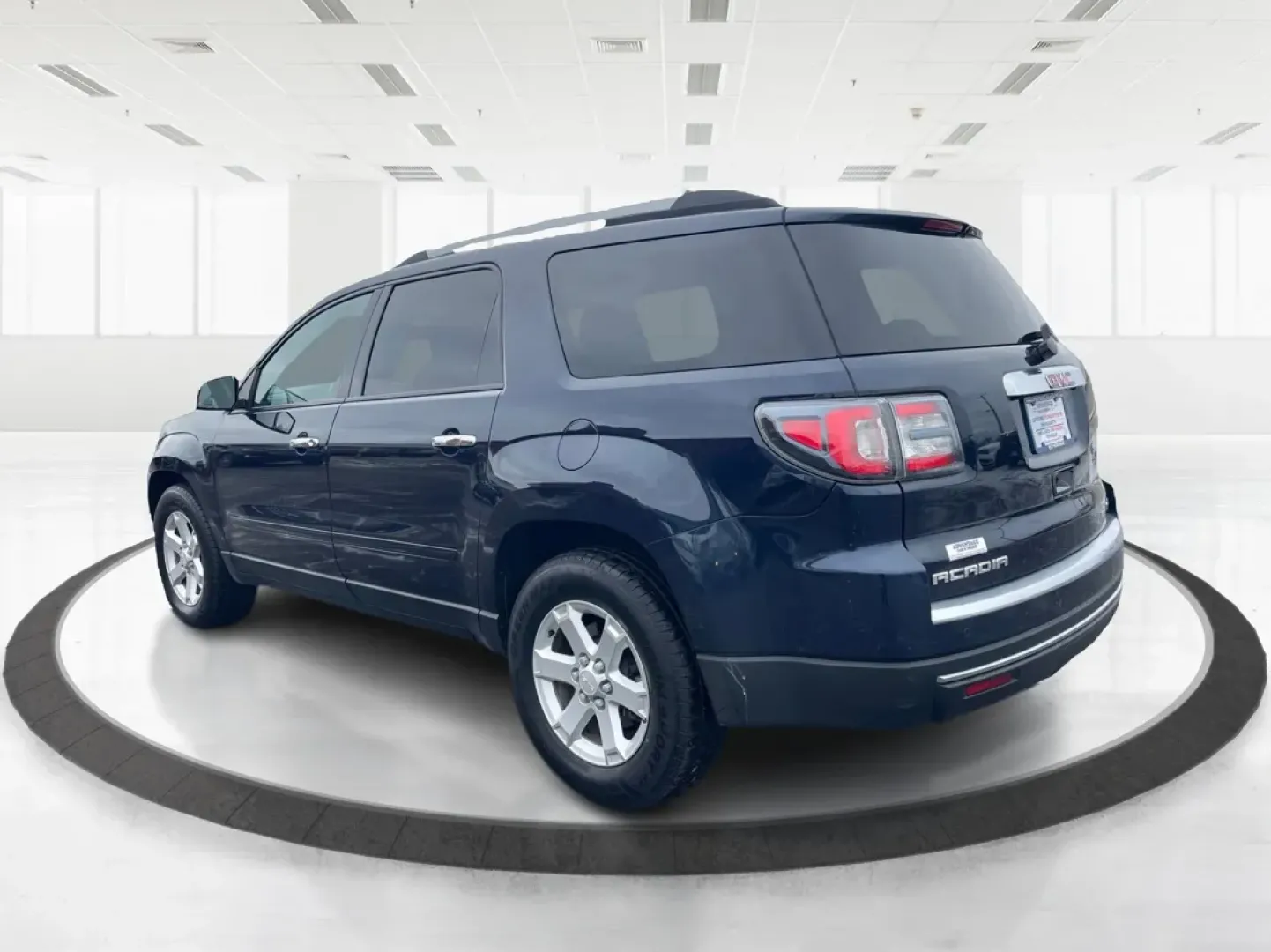 2015 GMC Acadia SLE-2 (1GKKVPKD6FJ) with an 3.6L V-6 gasoline direct injection engine, located at 1230 East Main St, Xenia, OH, 45385, (937) 908-9800, 39.688026, -83.910172 - Third Row - Photo#19