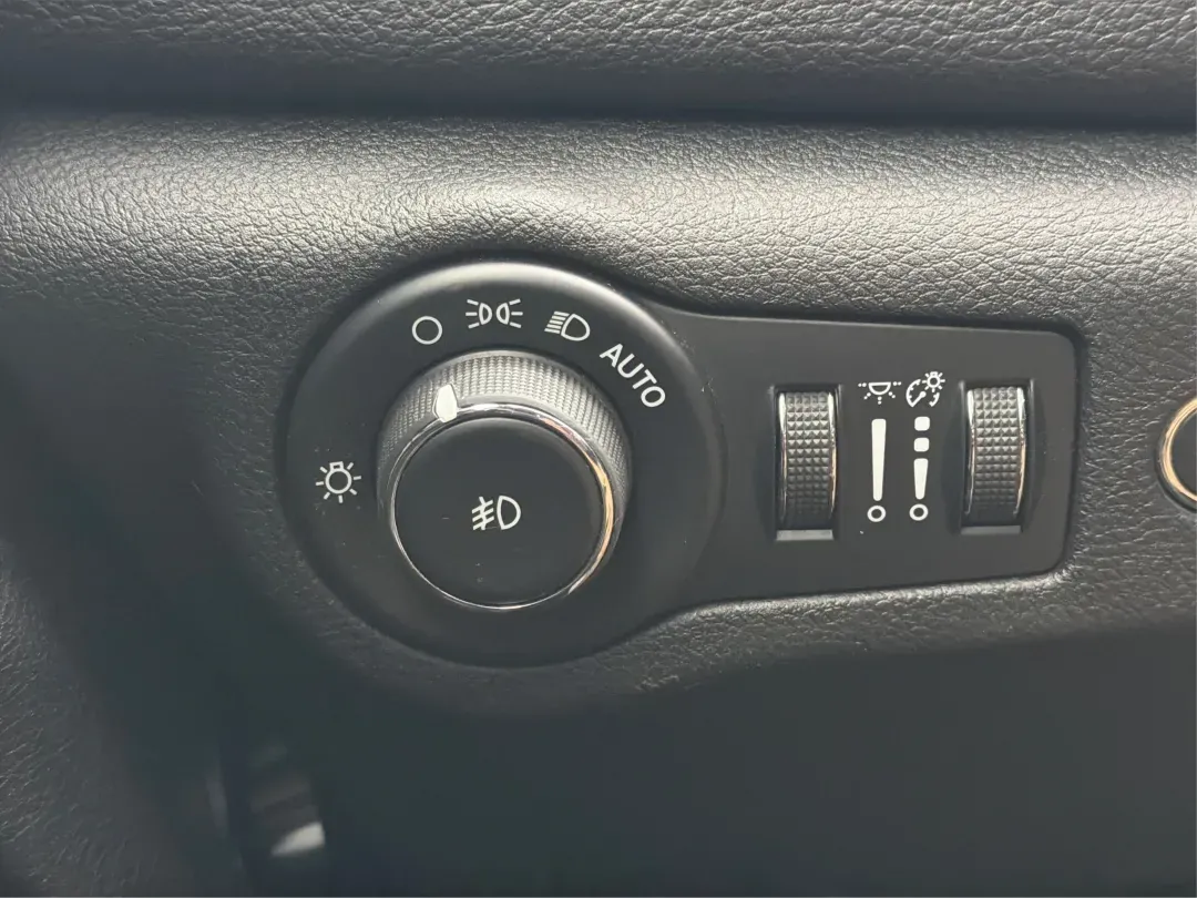 2016 Chrysler 200 S (1C3CCCBB3GN) with an Other engine, located at 880 E. National Road, Vandalia, OH, 45377, (937) 908-9800, 39.891918, -84.183594 - **Elevate Your Commute with the 2016 Chrysler 200 S at Advantage Car and Credit - Vandalia!**<br /> <br /> Are you looking for the perfect blend of style, comfort, and performance for your daily commute or family outings? The 2016 Chrysler 200 S is your ideal companion, offering a sophisticated seda - Photo#16