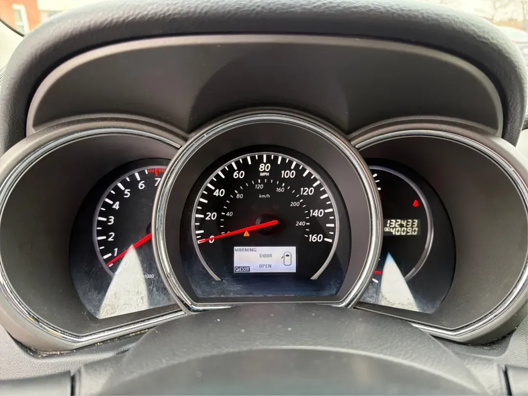 2014 Nissan Murano SL AWD (JN8AZ1MW2EW) with an 3.5L V6 DOHC 24V engine, Continuously Variable Transmission transmission, located at 1184 Kauffman Ave, Fairborn, OH, 45324, (937) 908-9800, 39.807072, -84.030914 - 2014 Nissan Murano SL AWD - Photo#15