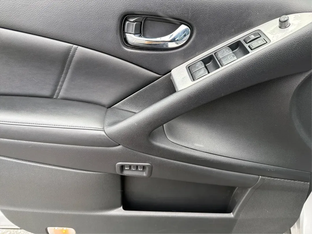 2014 Nissan Murano SL AWD (JN8AZ1MW2EW) with an 3.5L V6 DOHC 24V engine, Continuously Variable Transmission transmission, located at 1184 Kauffman Ave, Fairborn, OH, 45324, (937) 908-9800, 39.807072, -84.030914 - 2014 Nissan Murano SL AWD - Photo#18