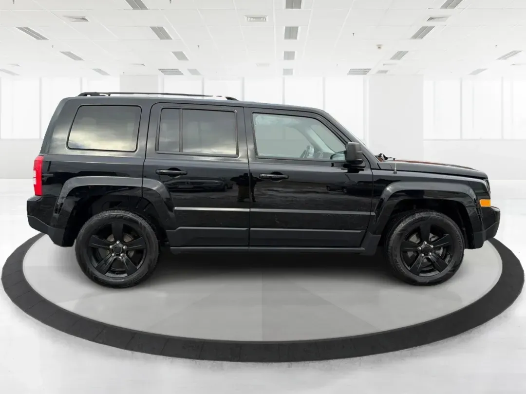2015 Jeep Patriot Altitude Edition (1C4NJPBA7FD) with an 2L I-4 DOHC engine, located at 1184 Kauffman Ave, Fairborn, OH, 45324, (937) 908-9800, 39.807072, -84.030914 - 2015 Jeep Patriot Altitude Edition - Photo#1