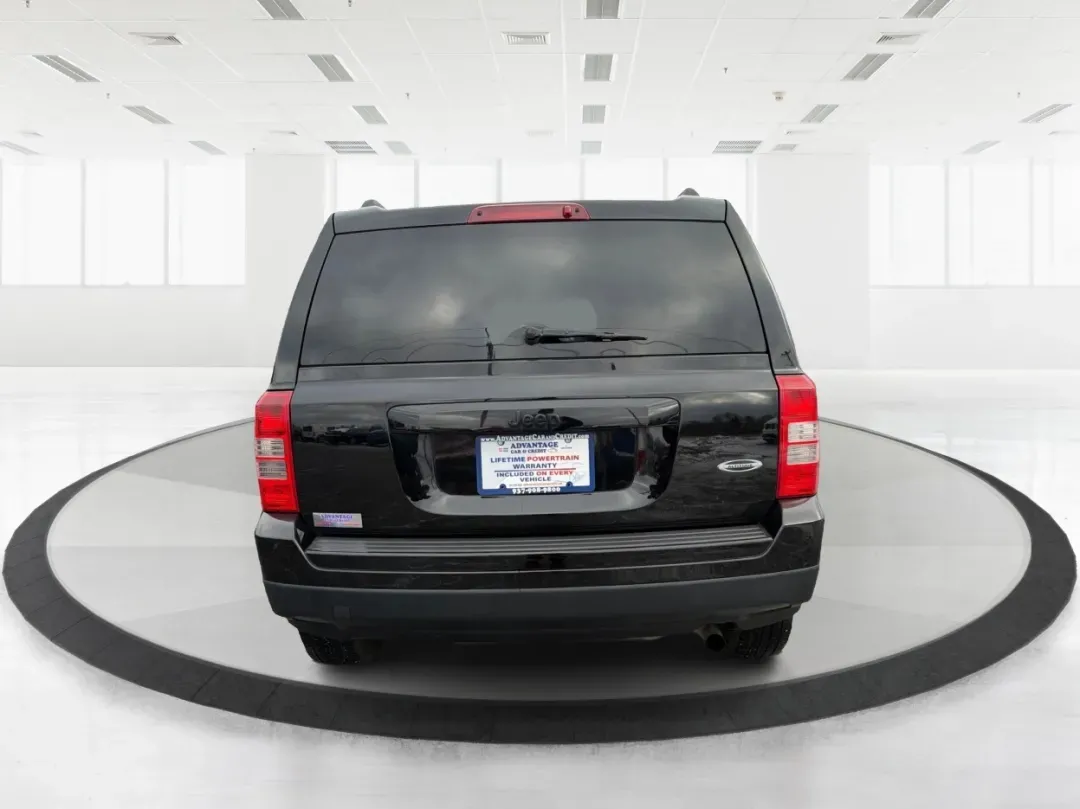 2015 Jeep Patriot Altitude Edition (1C4NJPBA7FD) with an 2L I-4 DOHC engine, located at 1184 Kauffman Ave, Fairborn, OH, 45324, (937) 908-9800, 39.807072, -84.030914 - 2015 Jeep Patriot Altitude Edition - Photo#3