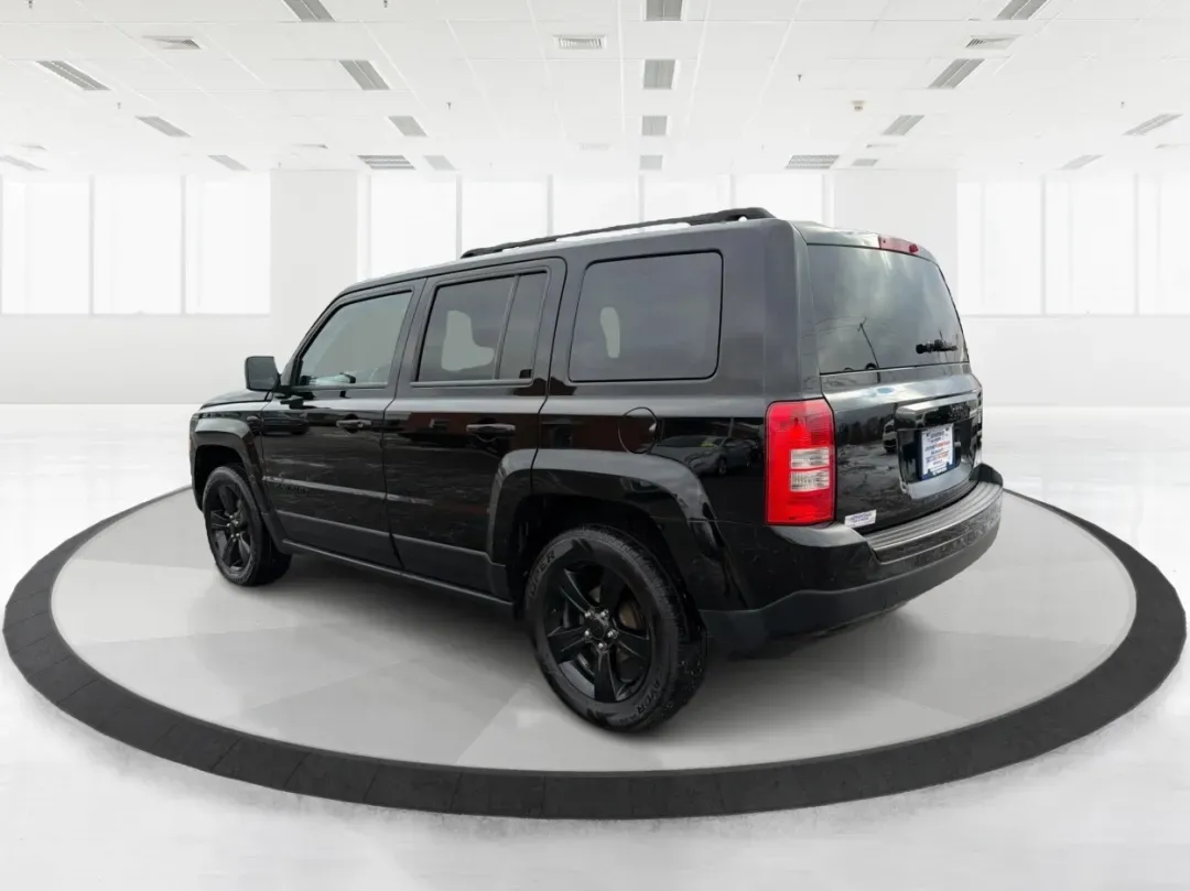 2015 Jeep Patriot Altitude Edition (1C4NJPBA7FD) with an 2L I-4 DOHC engine, located at 1184 Kauffman Ave, Fairborn, OH, 45324, (937) 908-9800, 39.807072, -84.030914 - 2015 Jeep Patriot Altitude Edition - Photo#4