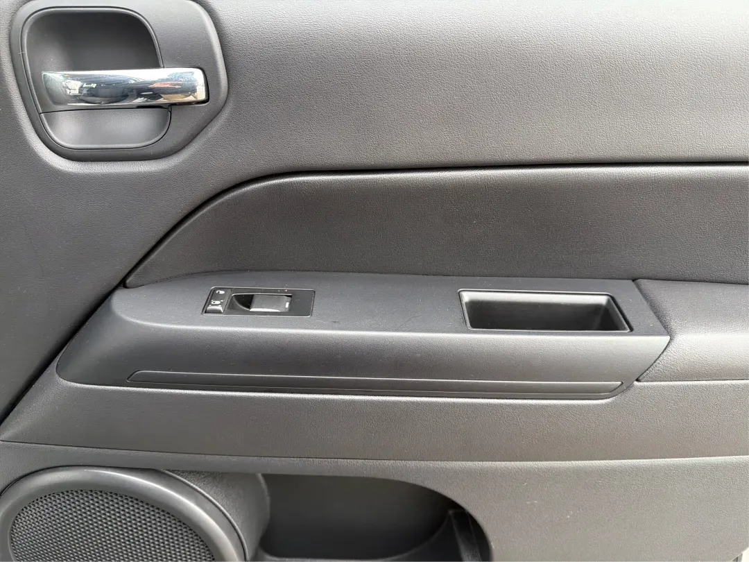 2015 Jeep Patriot Altitude Edition (1C4NJPBA7FD) with an 2L I-4 DOHC engine, located at 1184 Kauffman Ave, Fairborn, OH, 45324, (937) 908-9800, 39.807072, -84.030914 - 2015 Jeep Patriot Altitude Edition - Photo#18