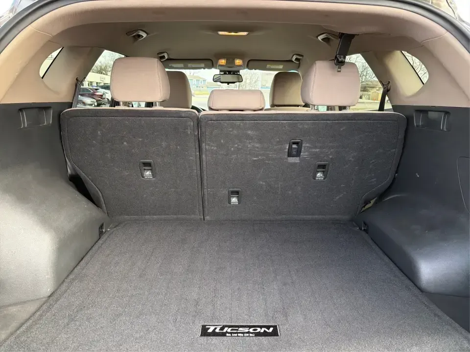 2019 Hyundai Tucson SEL (KM8J3CAL6KU) with an Theta 2.4L I-4 gasoline direct injection engine, 6A transmission, located at 1099 N County Rd 25A, Troy, OH, 45373, (937) 908-9800, 40.057079, -84.212883 - **Adventure Awaits with the 2019 Hyundai Tucson SEL at Advantage Car and Credit - Fairborn!**<br /> <br /> Are you ready to elevate your lifestyle and explore the great outdoors? The 2019 Hyundai Tucson SEL is the perfect companion for both weekend adventures and everyday commutes. With its spacious - Photo#12