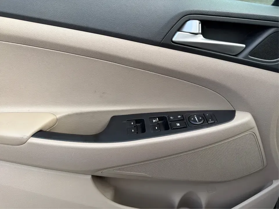 2019 Hyundai Tucson SEL (KM8J3CAL6KU) with an Theta 2.4L I-4 gasoline direct injection engine, 6A transmission, located at 1099 N County Rd 25A, Troy, OH, 45373, (937) 908-9800, 40.057079, -84.212883 - **Adventure Awaits with the 2019 Hyundai Tucson SEL at Advantage Car and Credit - Fairborn!**<br /> <br /> Are you ready to elevate your lifestyle and explore the great outdoors? The 2019 Hyundai Tucson SEL is the perfect companion for both weekend adventures and everyday commutes. With its spacious - Photo#18