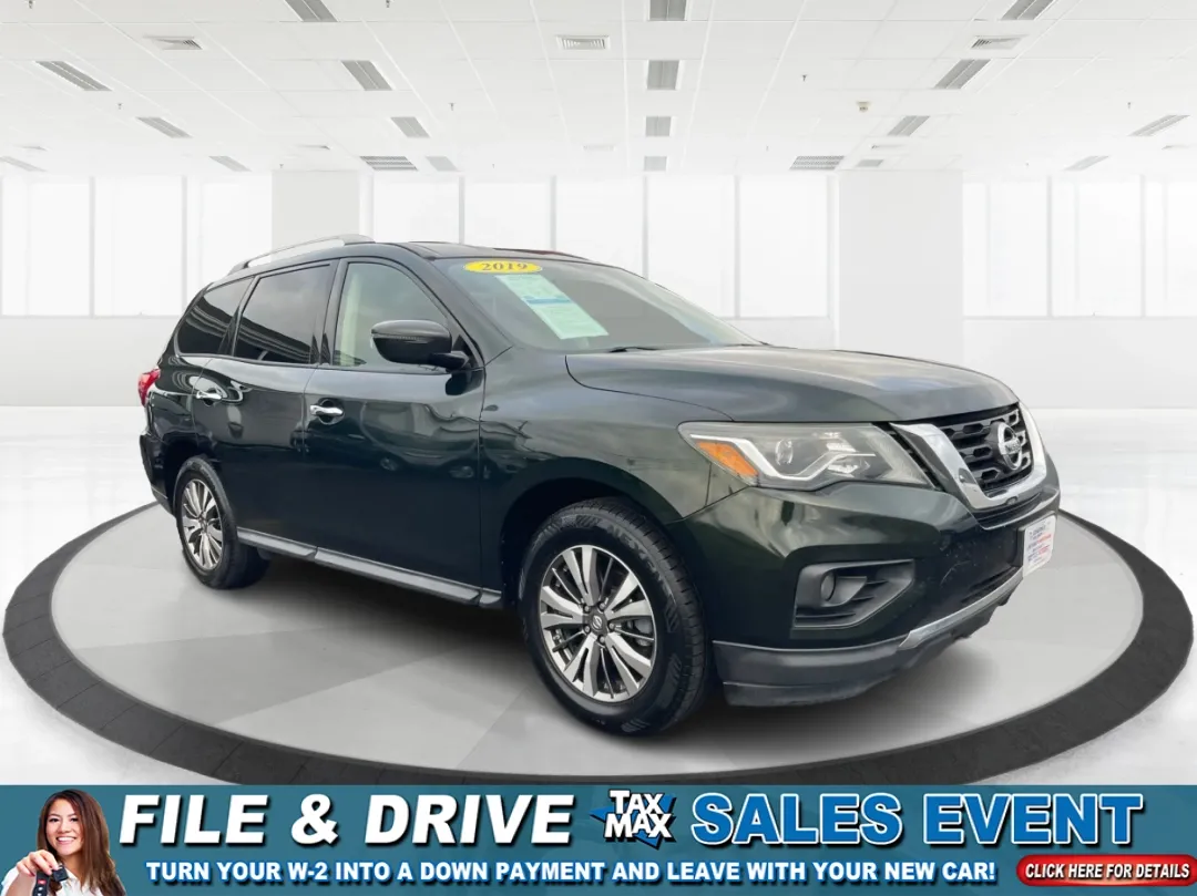 photo of 2019 Nissan Pathfinder SV