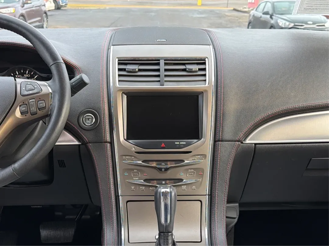 2014 Lincoln MKX Base (2LMDJ8JK2EB) with an Other engine, located at 4508 South Dixie Dr, Moraine, OH, 45439, (937) 908-9800, 39.689976, -84.218452 - **Unleash Your Adventures with This 2014 Lincoln MKX at Advantage Car and Credit - Moraine!**<br /> <br /> Are you ready to elevate your driving experience? Whether you're commuting through the bustling roads of Moraine or embarking on weekend getaways to nearby attractions like the beautiful Dayton - Photo#13