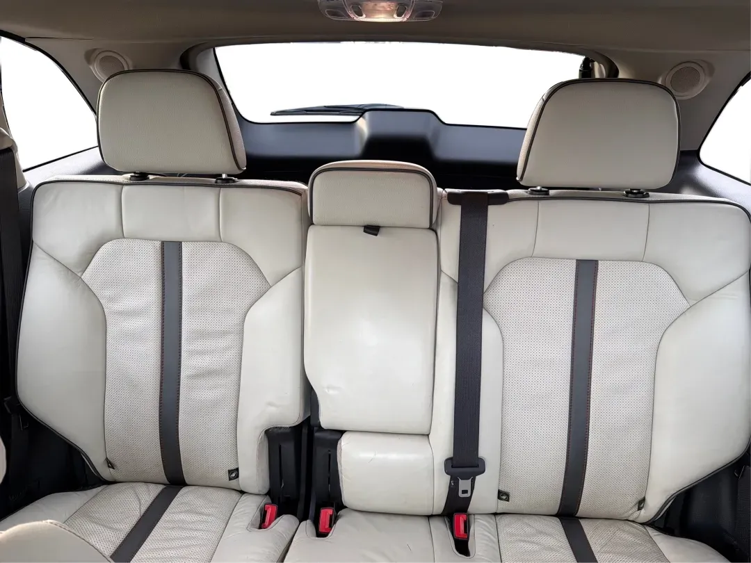 2014 Lincoln MKX Base (2LMDJ8JK2EB) with an Other engine, located at 4508 South Dixie Dr, Moraine, OH, 45439, (937) 908-9800, 39.689976, -84.218452 - **Unleash Your Adventures with This 2014 Lincoln MKX at Advantage Car and Credit - Moraine!**<br /> <br /> Are you ready to elevate your driving experience? Whether you're commuting through the bustling roads of Moraine or embarking on weekend getaways to nearby attractions like the beautiful Dayton - Photo#14