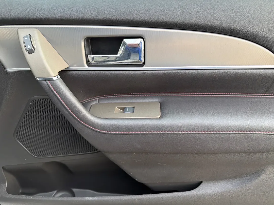 2014 Lincoln MKX Base (2LMDJ8JK2EB) with an Other engine, located at 4508 South Dixie Dr, Moraine, OH, 45439, (937) 908-9800, 39.689976, -84.218452 - **Unleash Your Adventures with This 2014 Lincoln MKX at Advantage Car and Credit - Moraine!**<br /> <br /> Are you ready to elevate your driving experience? Whether you're commuting through the bustling roads of Moraine or embarking on weekend getaways to nearby attractions like the beautiful Dayton - Photo#20