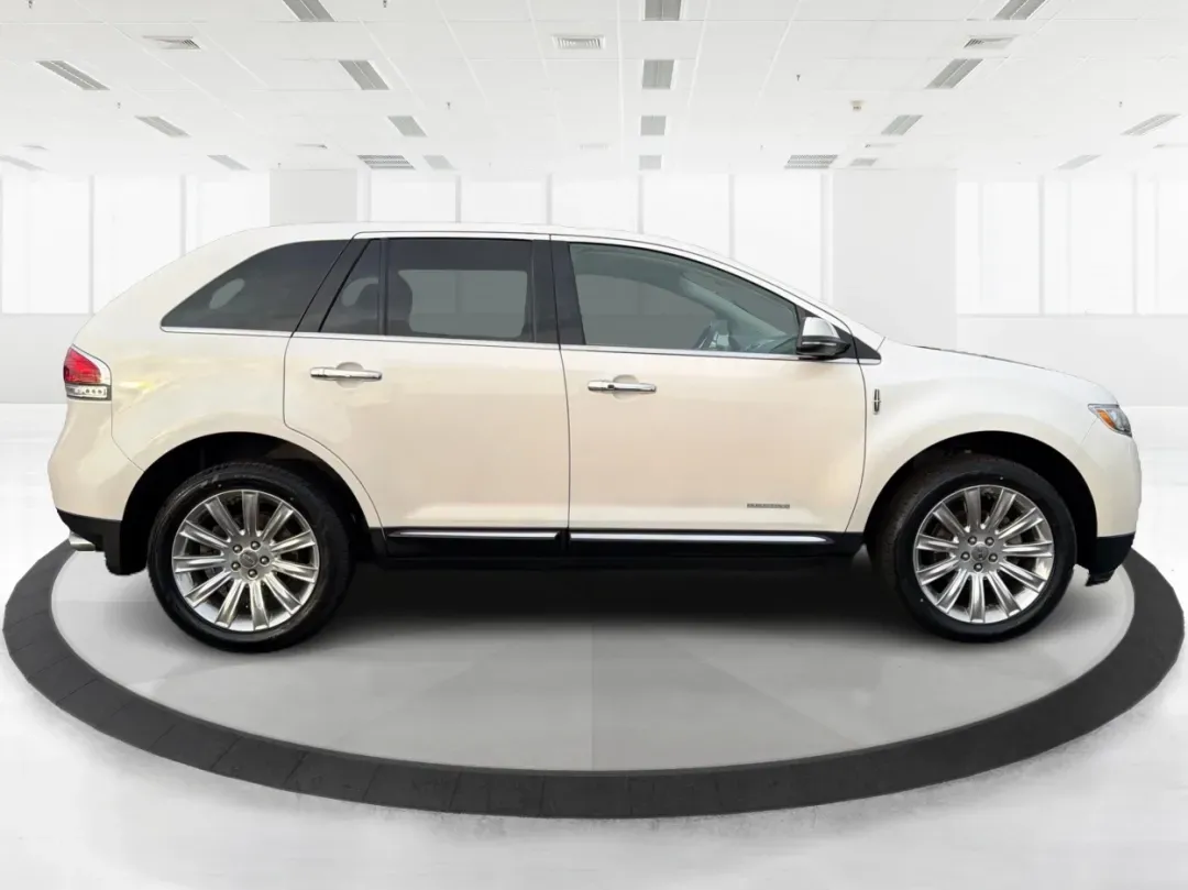 2014 Lincoln MKX Base (2LMDJ8JK2EB) with an Other engine, located at 1230 East Main St, Xenia, OH, 45385, (937) 908-9800, 39.688026, -83.910172 - **Unleash Your Adventures with This 2014 Lincoln MKX at Advantage Car and Credit - Moraine!**<br /> <br /> Are you ready to elevate your driving experience? Whether you're commuting through the bustling roads of Moraine or embarking on weekend getaways to nearby attractions like the beautiful Dayton - Photo#1